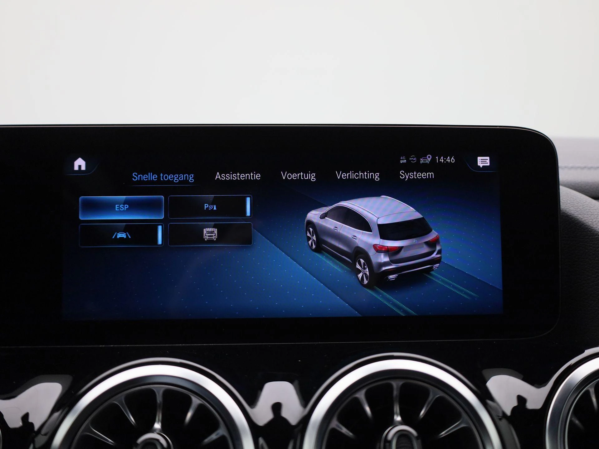 Mercedes-Benz-GLA-image-28
