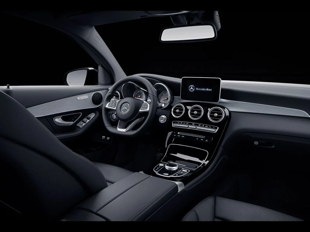Mercedes-Benz-GLC 220 d-image-11