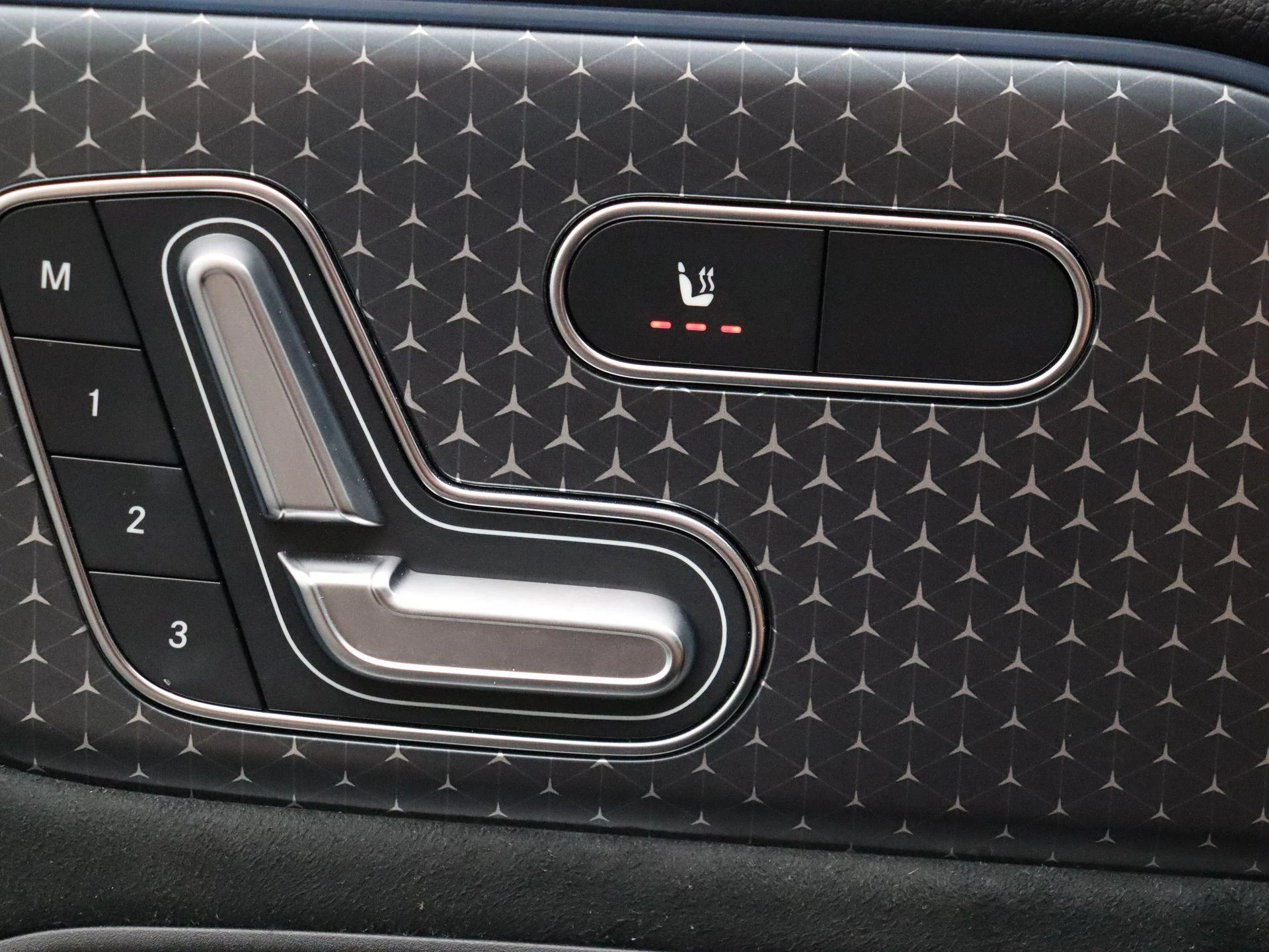 Mercedes-Benz-EQB-image-8