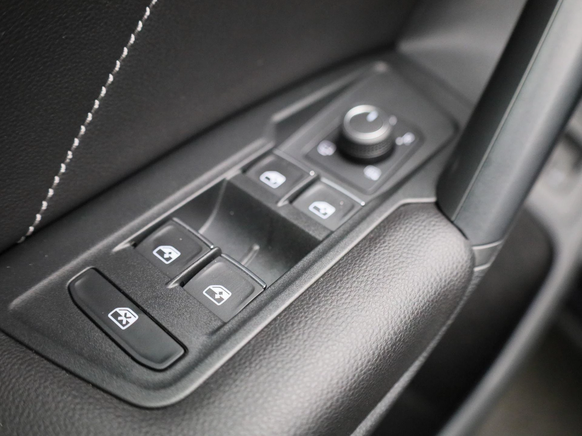 Volkswagen-Tiguan-image-35