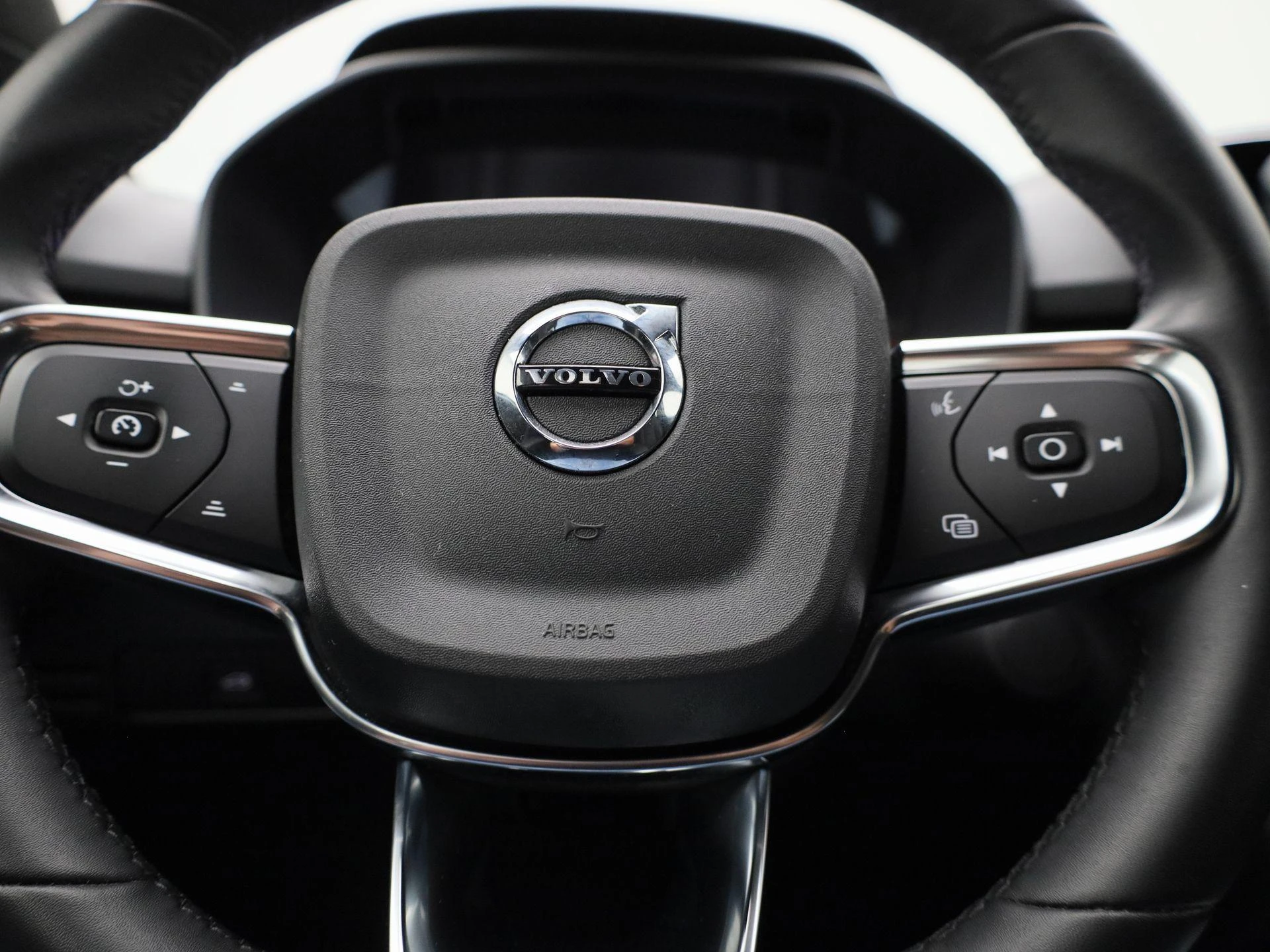 Volvo-XC40-image-24