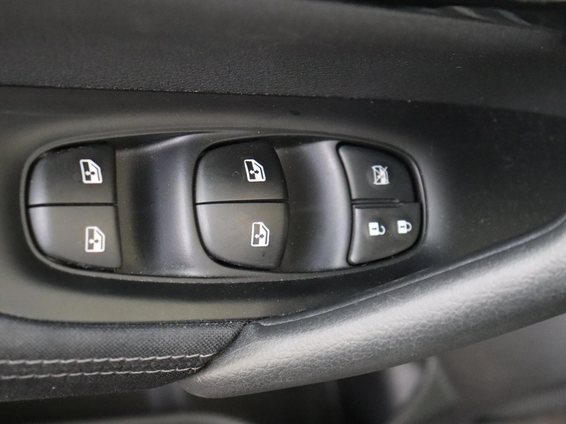 Nissan QASHQAI 1.3 DIG-T Design Edition