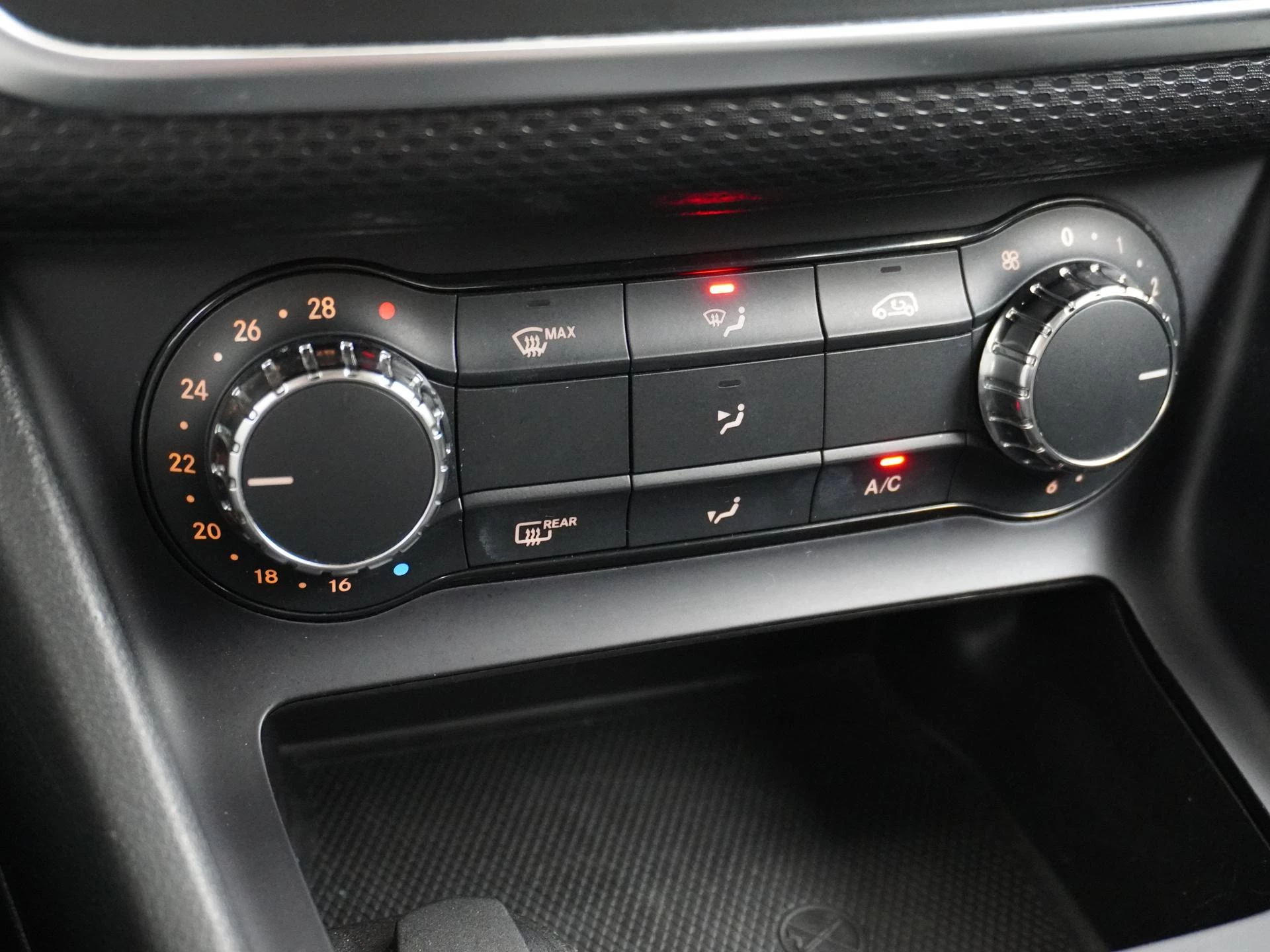 Mercedes-Benz-A-Klasse-image-24