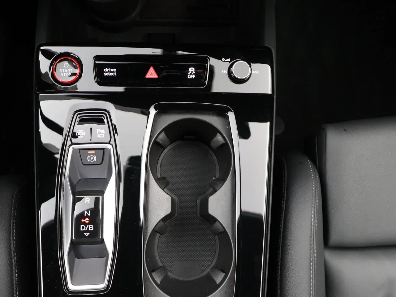 Audi-SQ6 e-tron-image-22