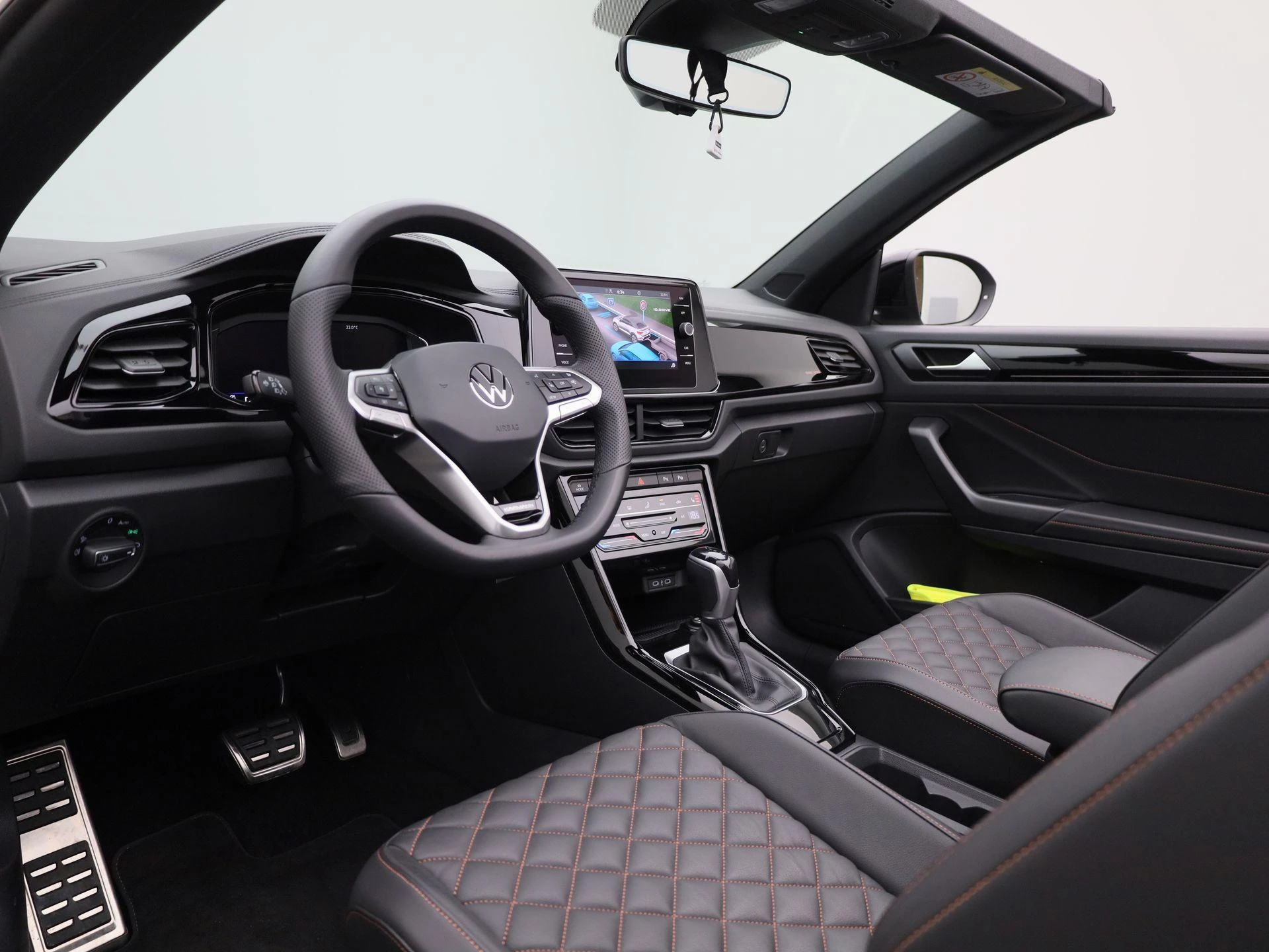 Volkswagen-T-Roc-image-34