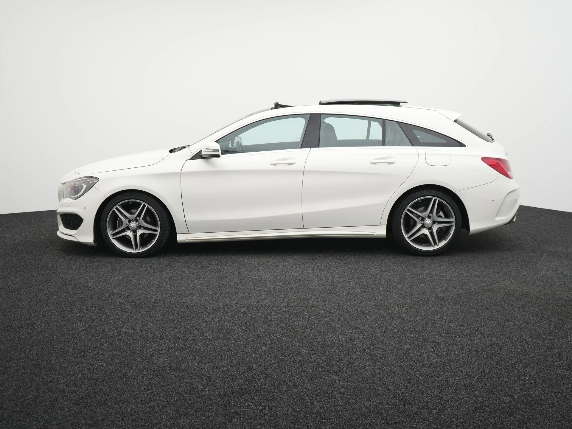 Mercedes-Benz-CLA-image-3