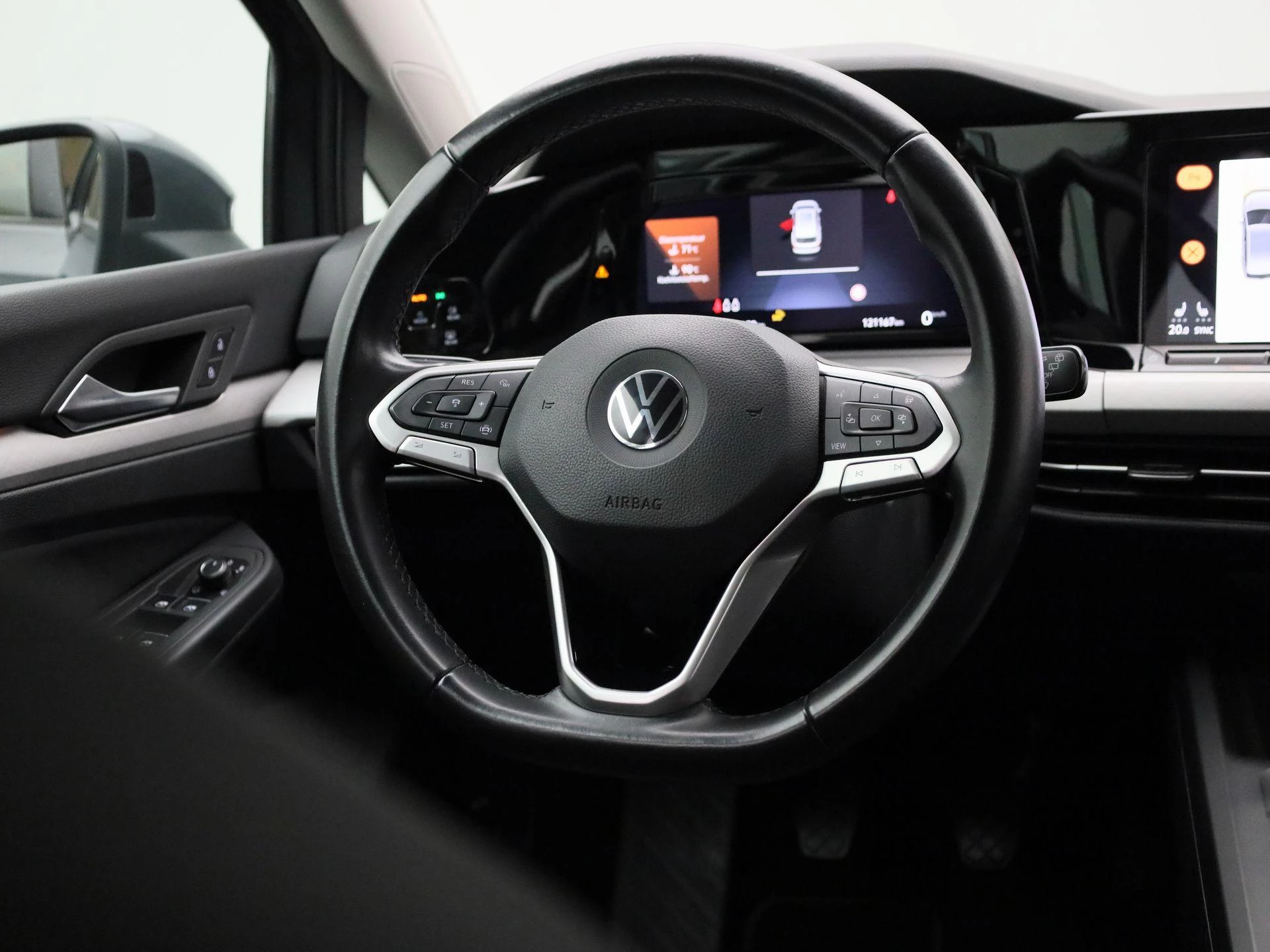 Volkswagen-Golf-image-10