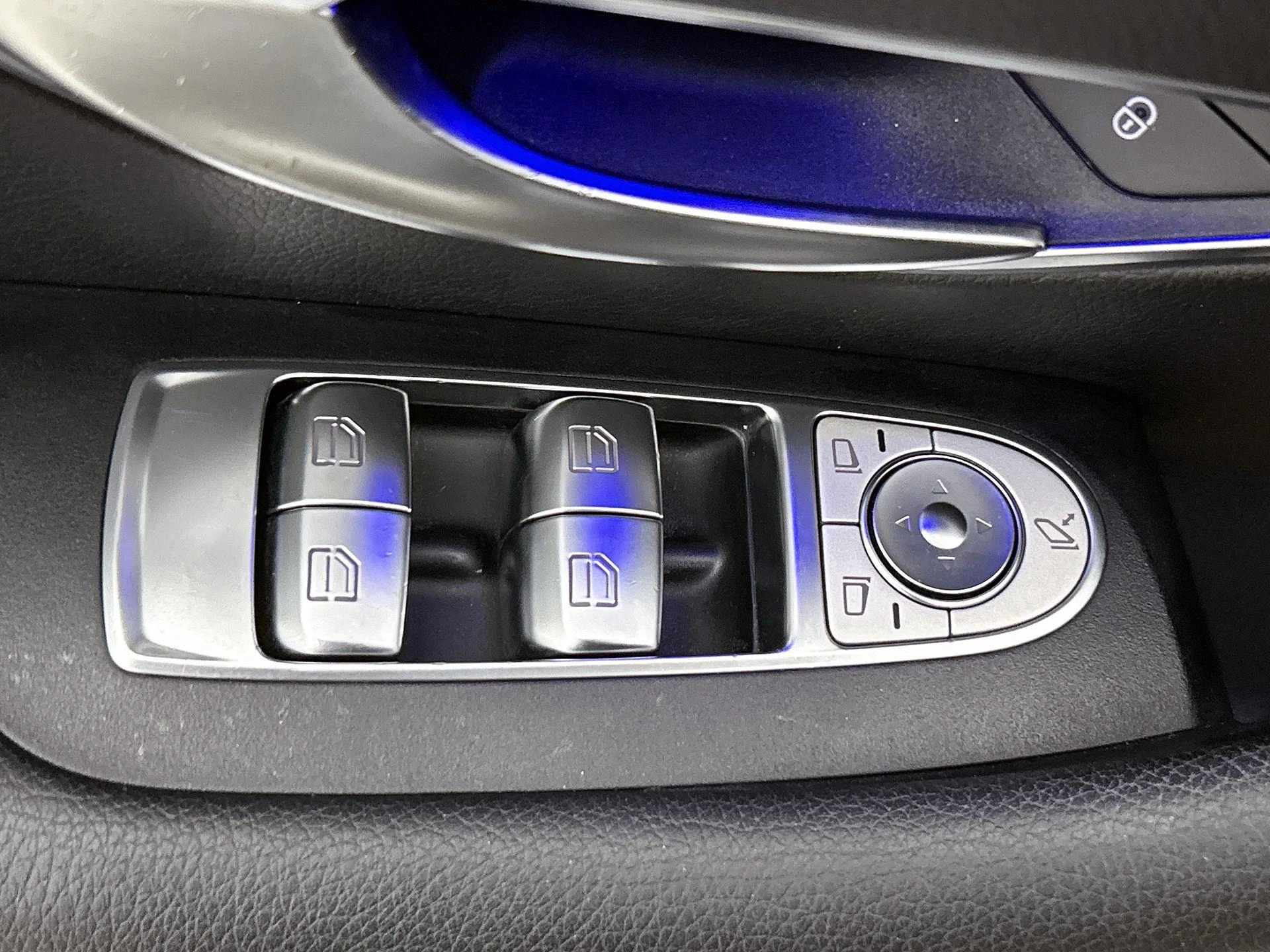 Mercedes-Benz-E-Klasse-image-34