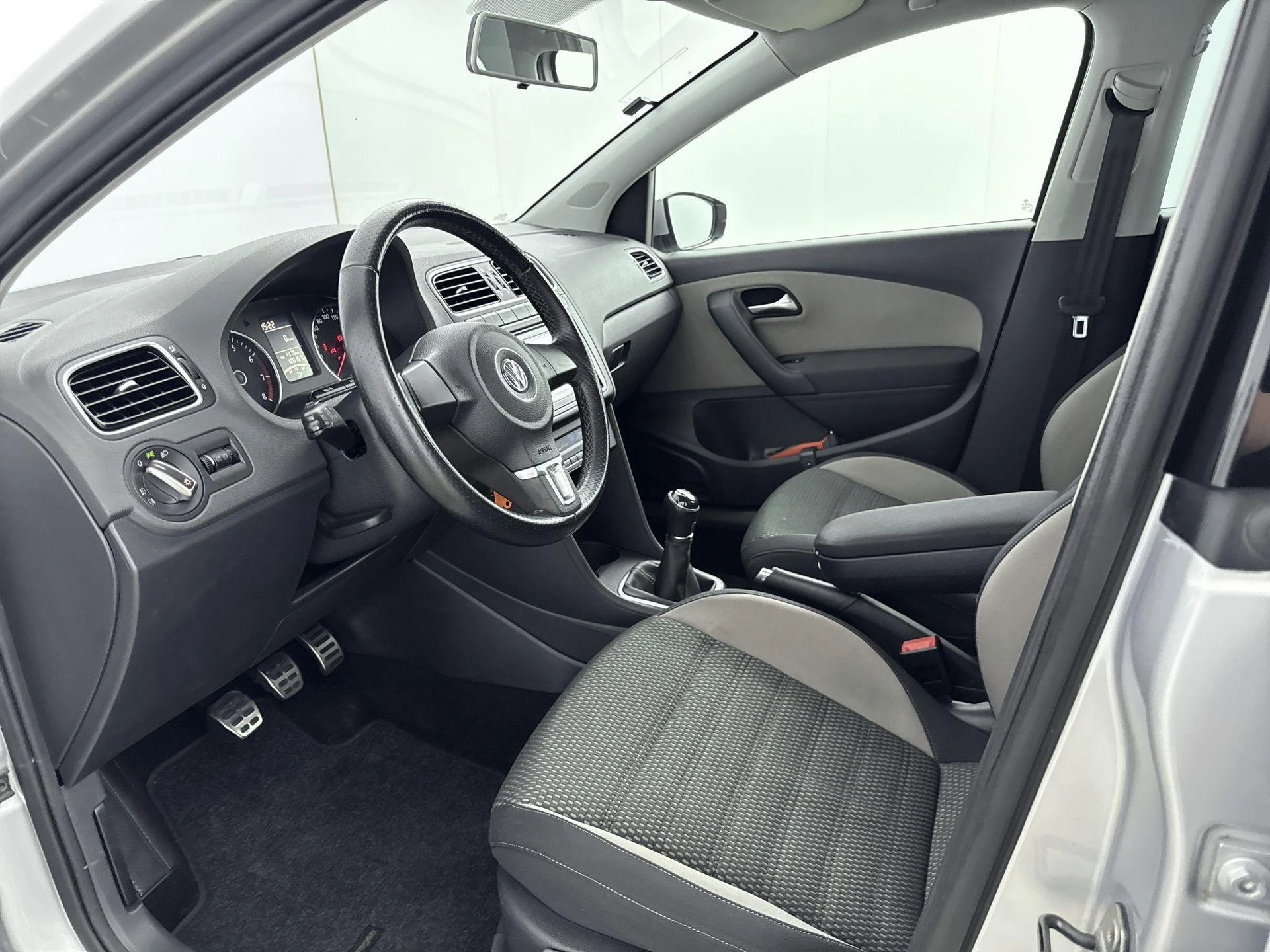Volkswagen-Polo-image-7