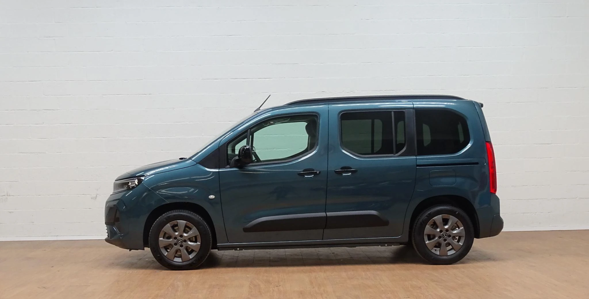 Opel Combo Life 1.2T Edition+gps+camera+park pilot achteraan