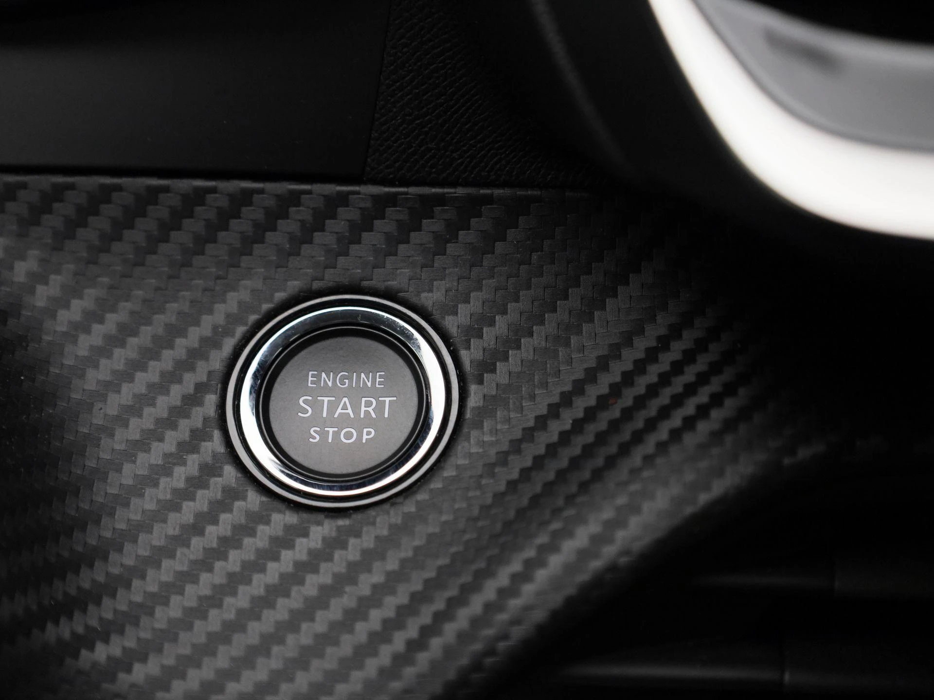 Peugeot-e-208-image-23