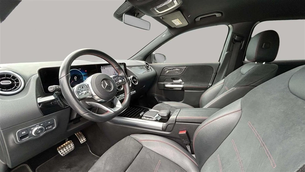 Mercedes-Benz-GLA-image-9