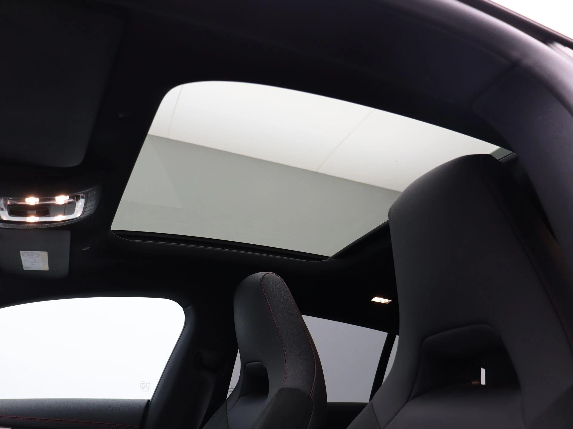 Mercedes-Benz-CLA-image-9