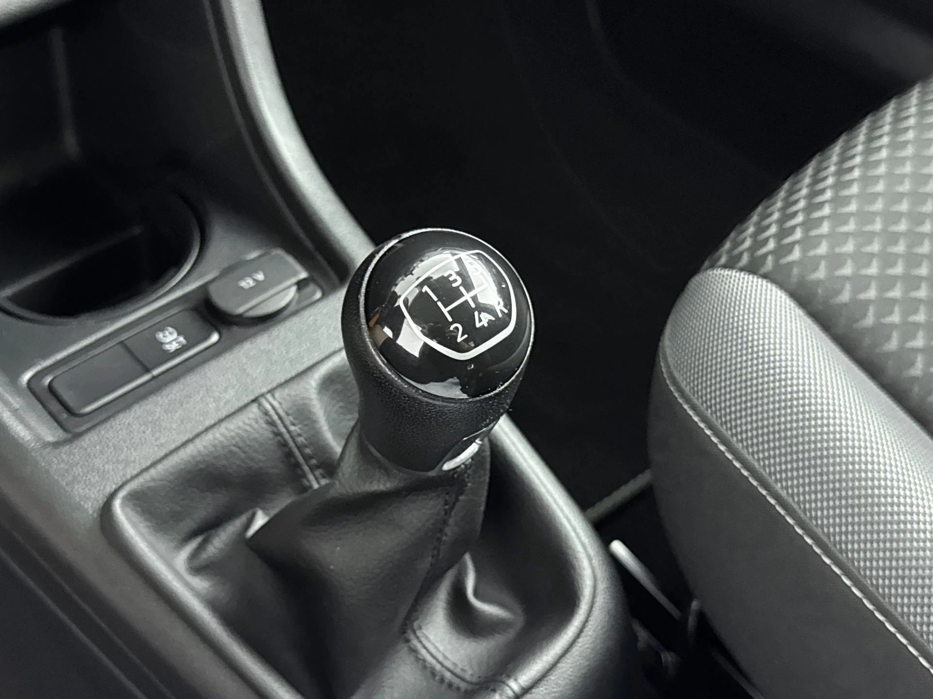 Volkswagen-up!-image-22