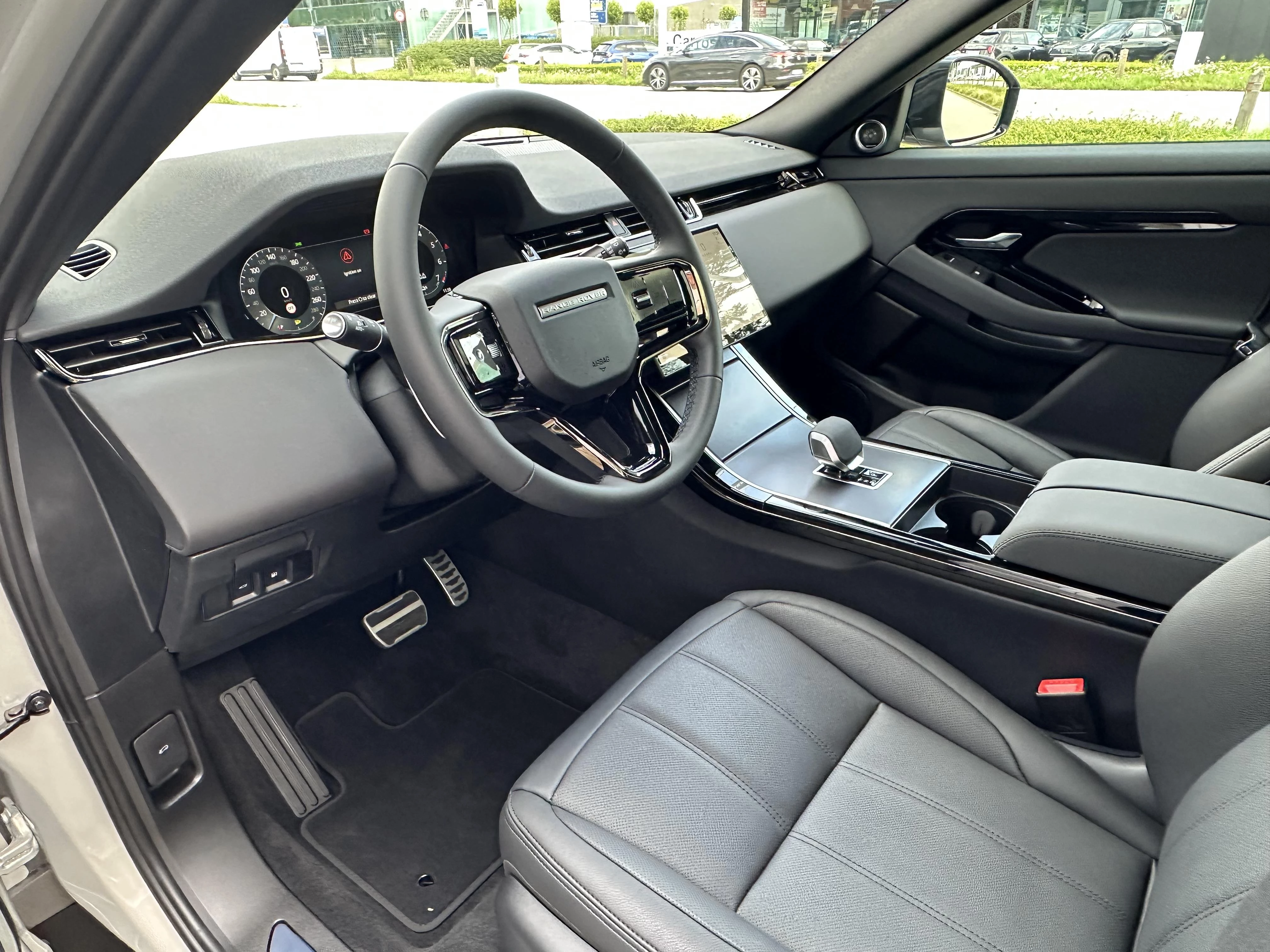 Land Rover-Range Rover Evoque-image-18