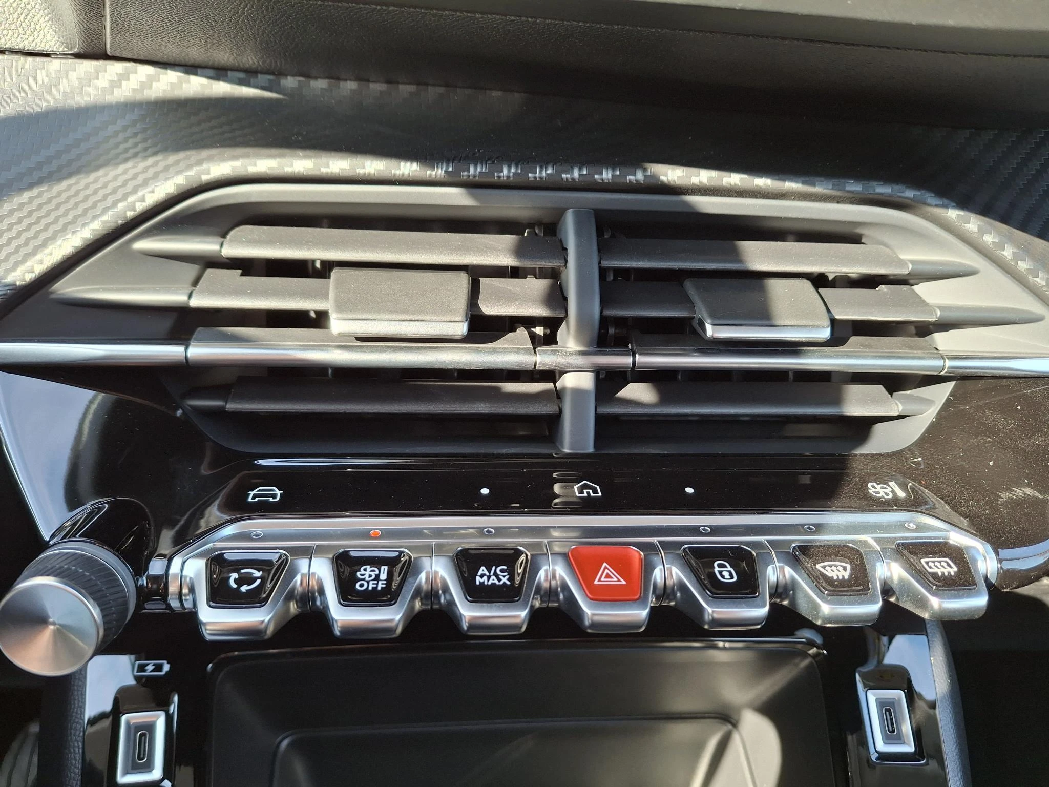 Peugeot-208-image-18