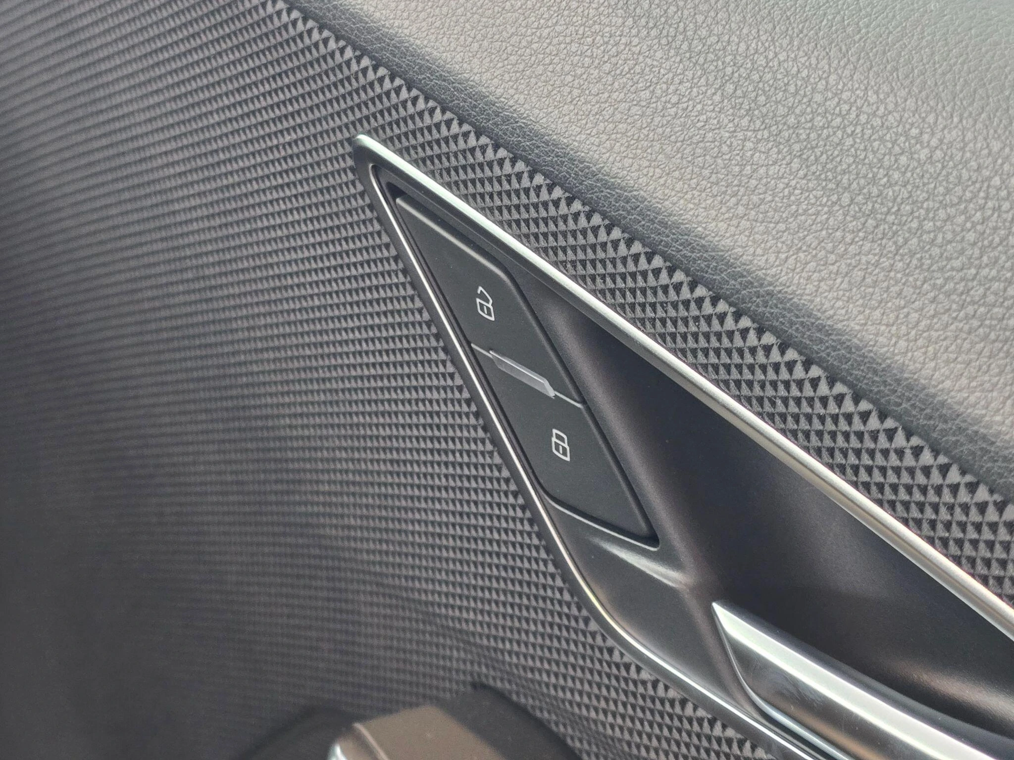 Audi-SQ2-image-38