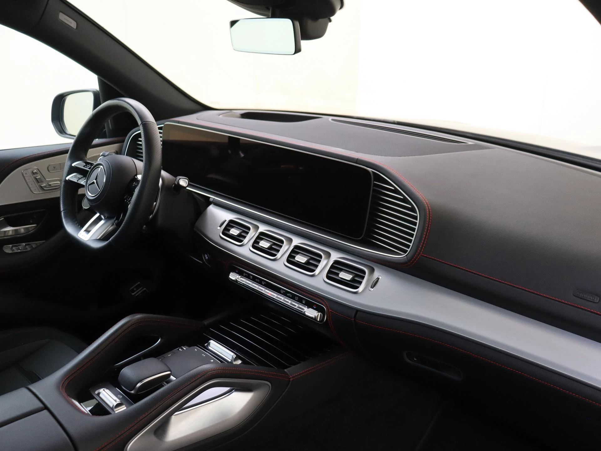 Mercedes-Benz-GLE-image-13