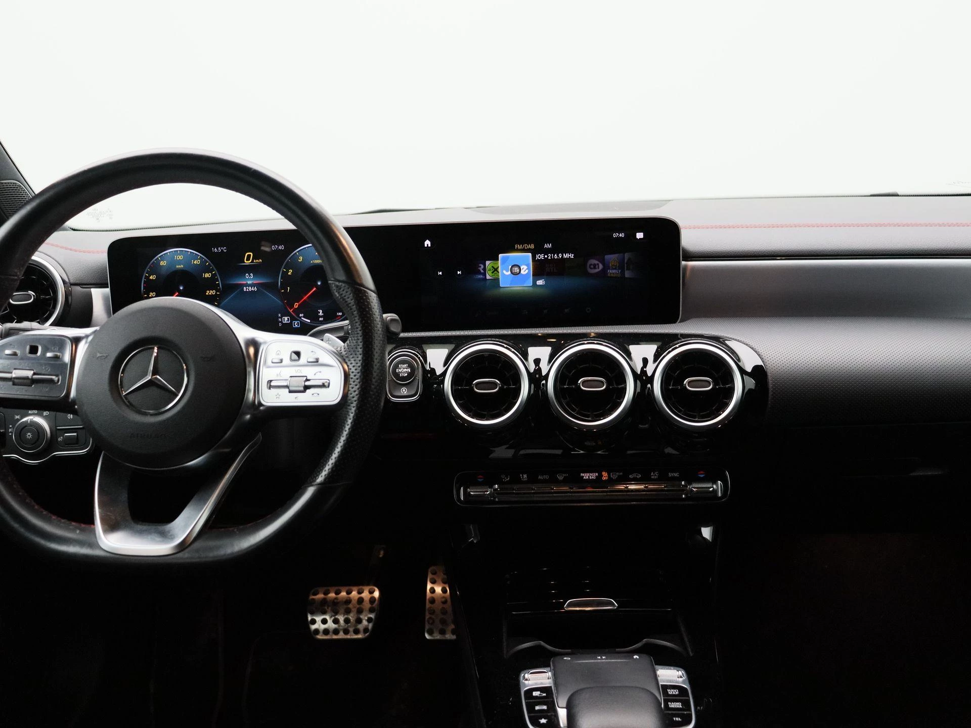 Mercedes-Benz CLA 180 Shooting Brake + AMG LINE + CARPLAY + CAMERA +