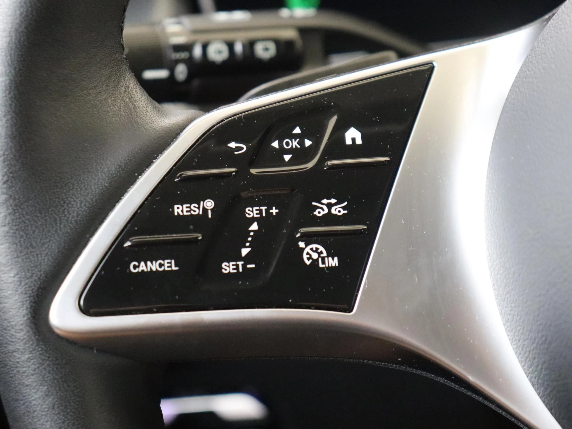 Mercedes-Benz-GLC-image-12