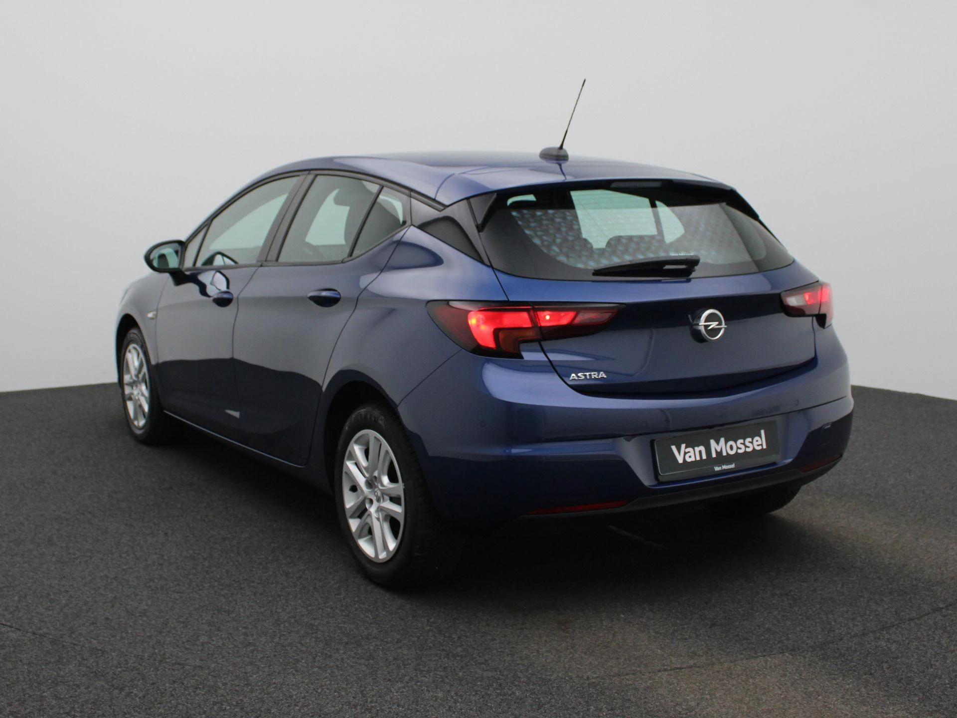 Opel-Astra-image-1