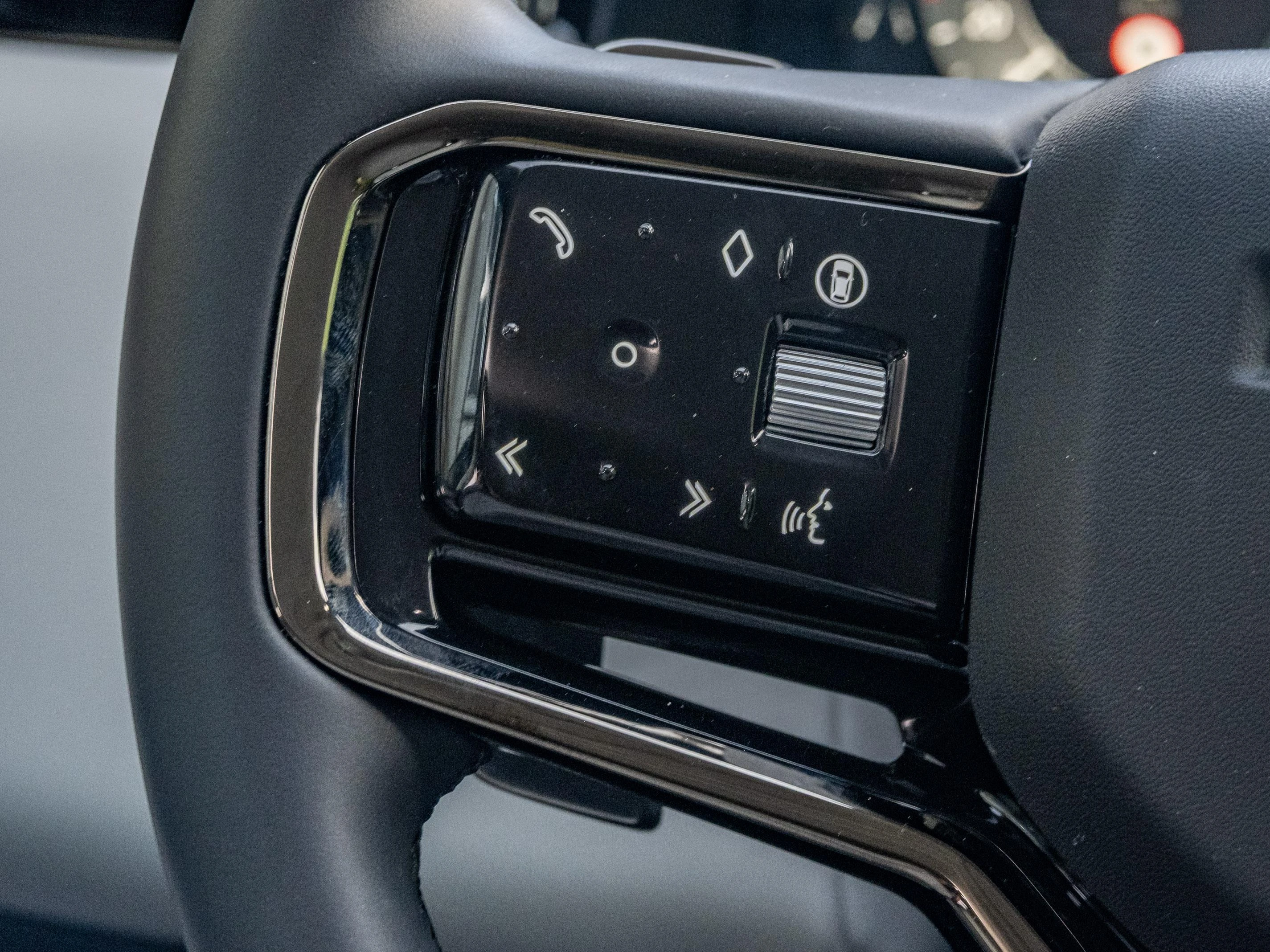 Land Rover-Range Rover Evoque-image-15