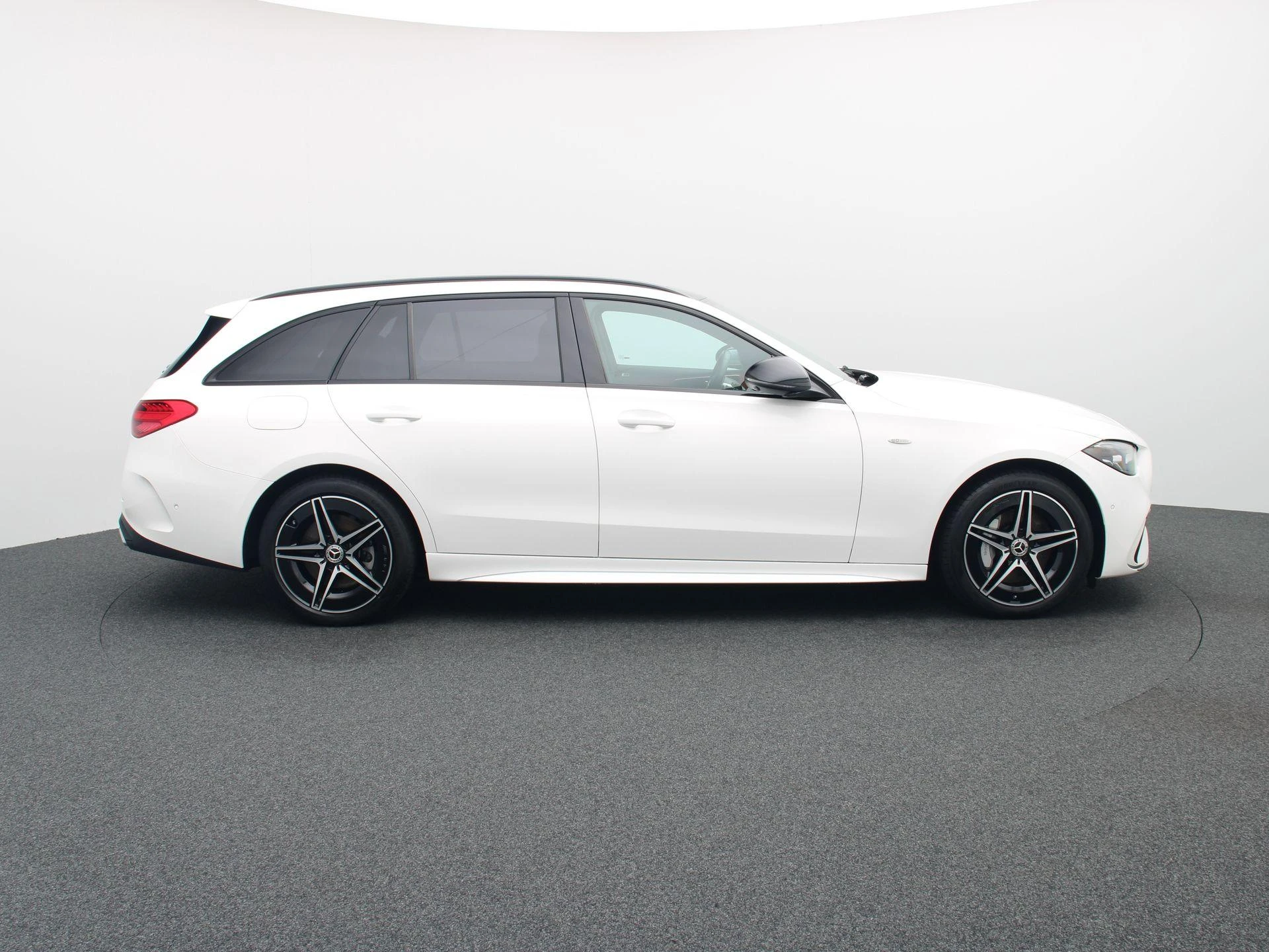 Mercedes-Benz-C-Klasse-image-5
