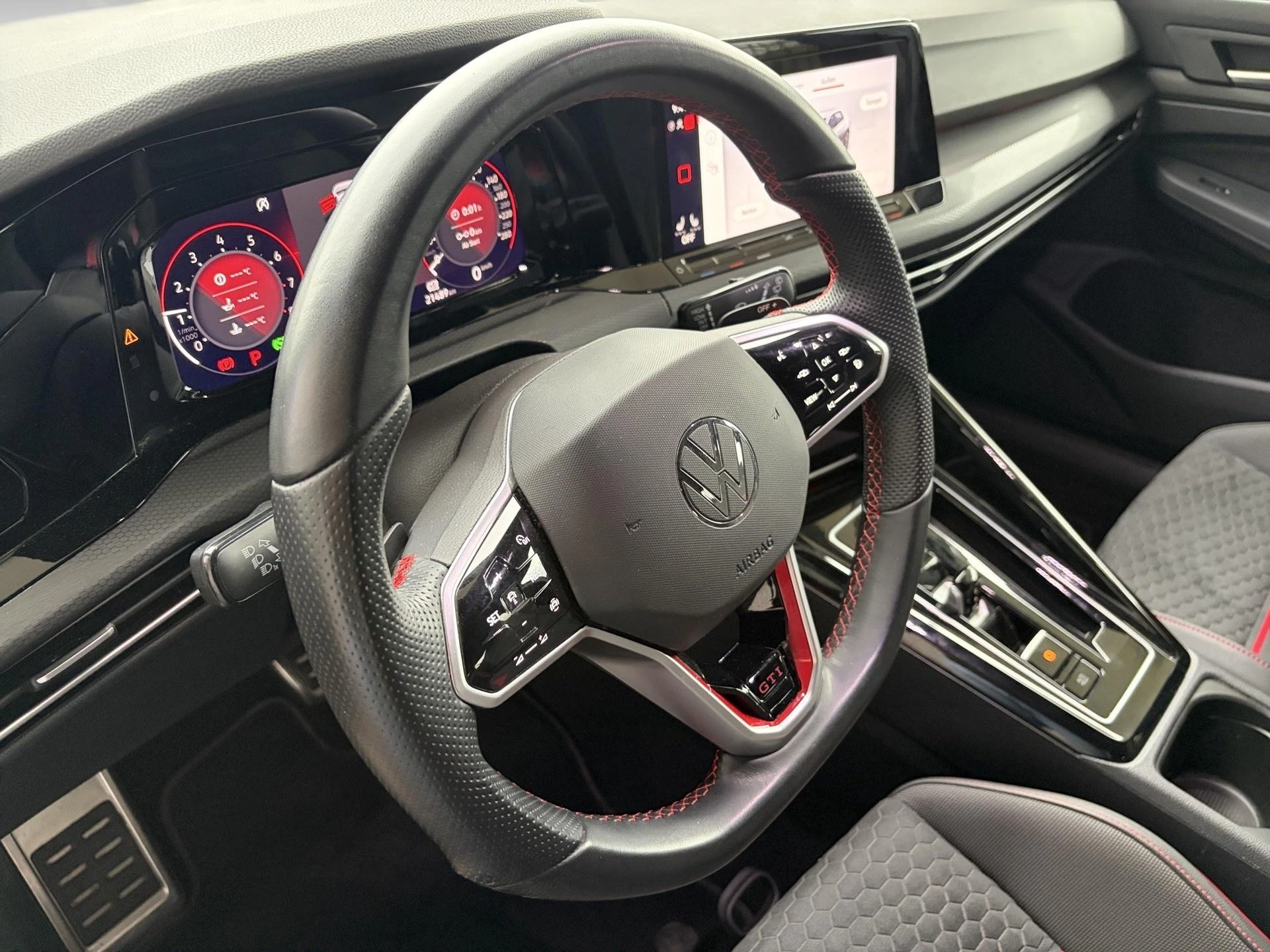 Volkswagen-Golf-image-7