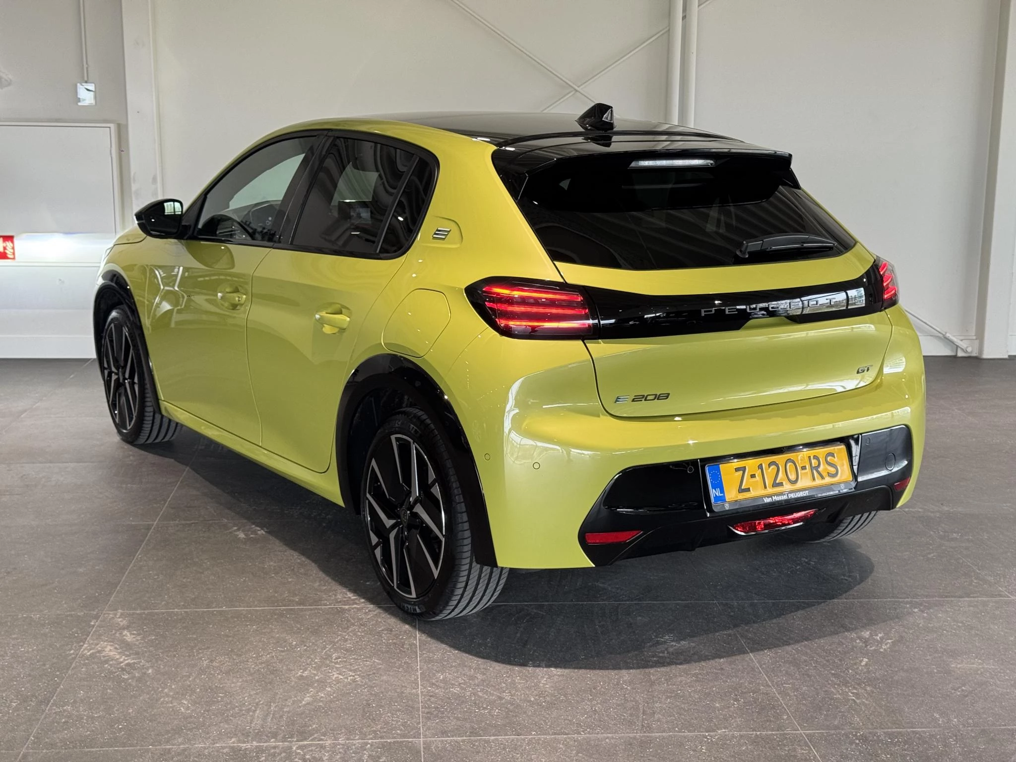 Peugeot-e-208-image-6