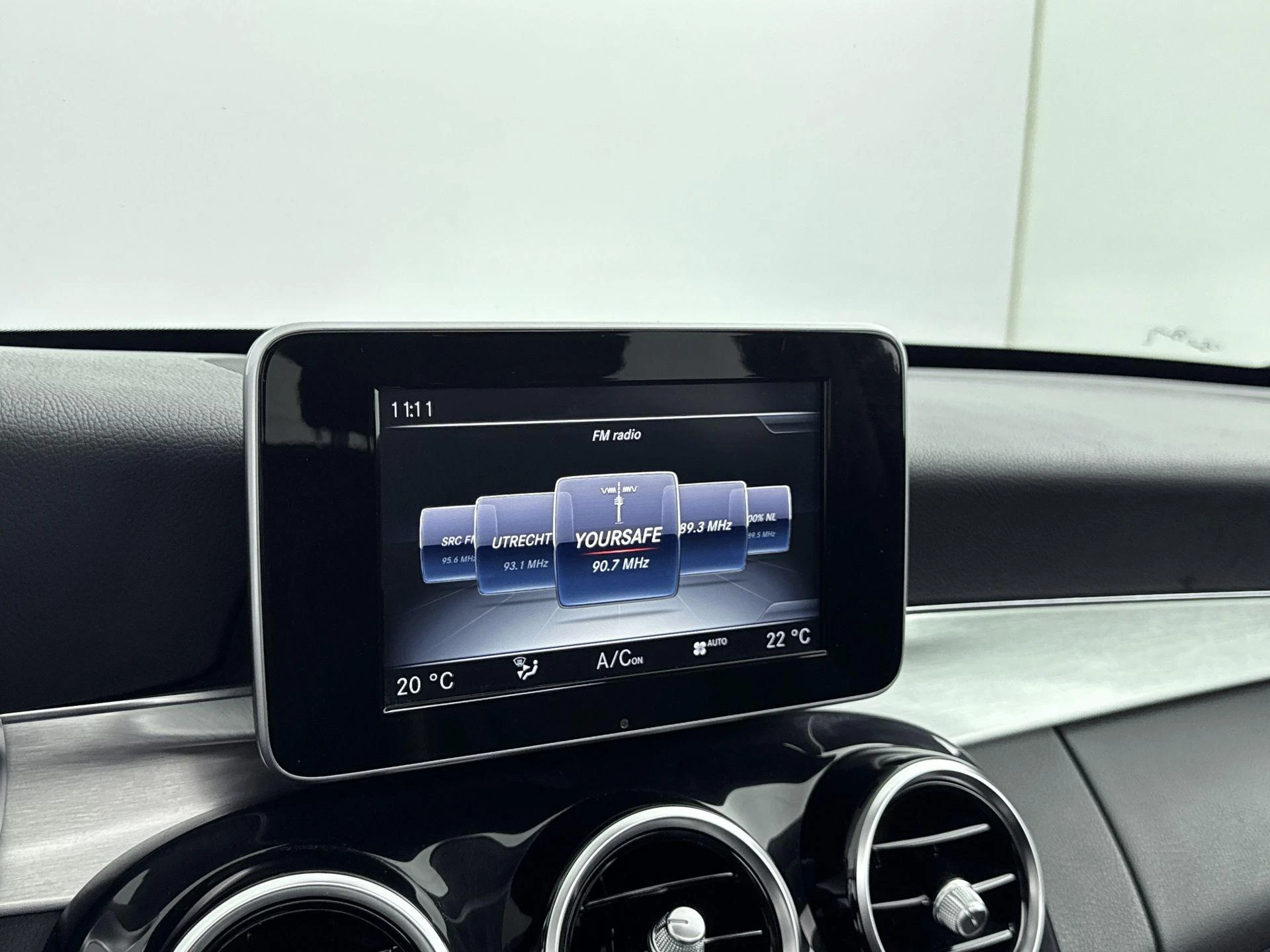 Mercedes-Benz-C-Klasse-image-8