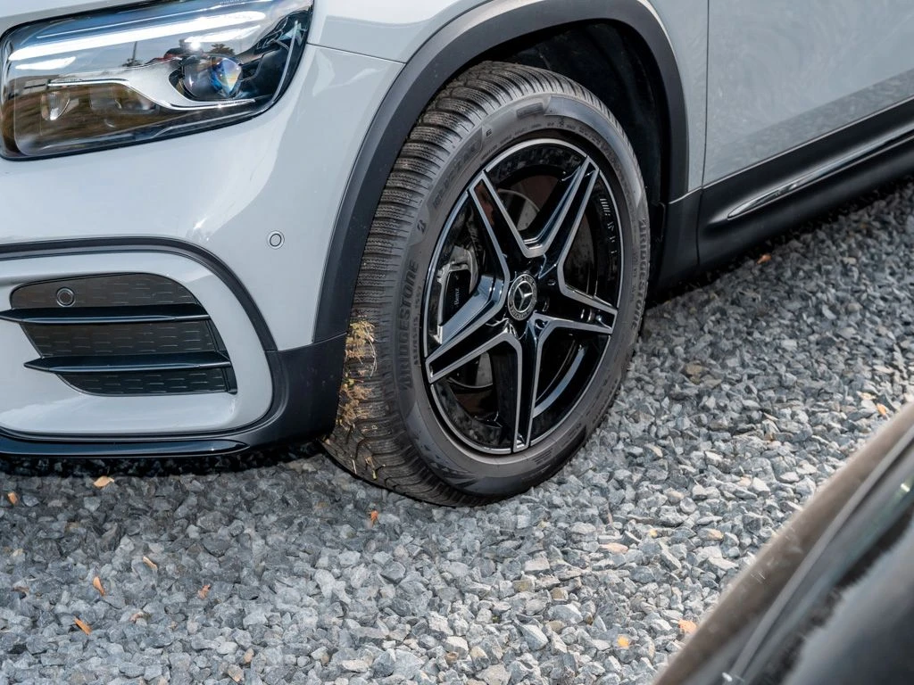 Mercedes-Benz-GLB 200 d-image-6