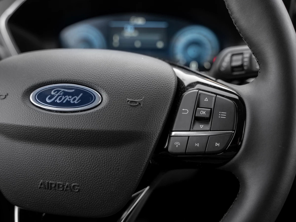 Ford Kuga Titanium NAVI/ACC/TWA/RFK