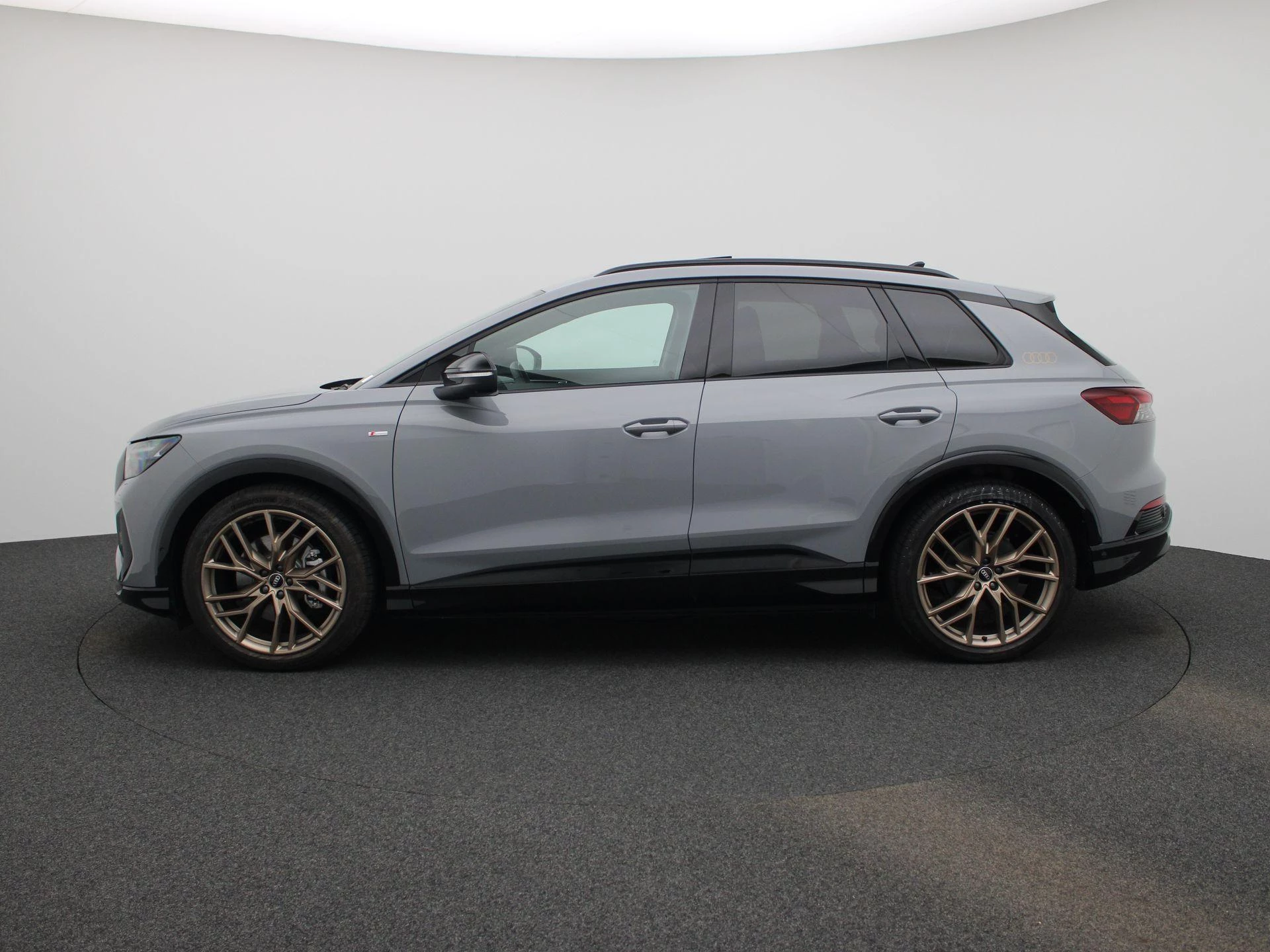 Audi-Q4 e-tron-image-3