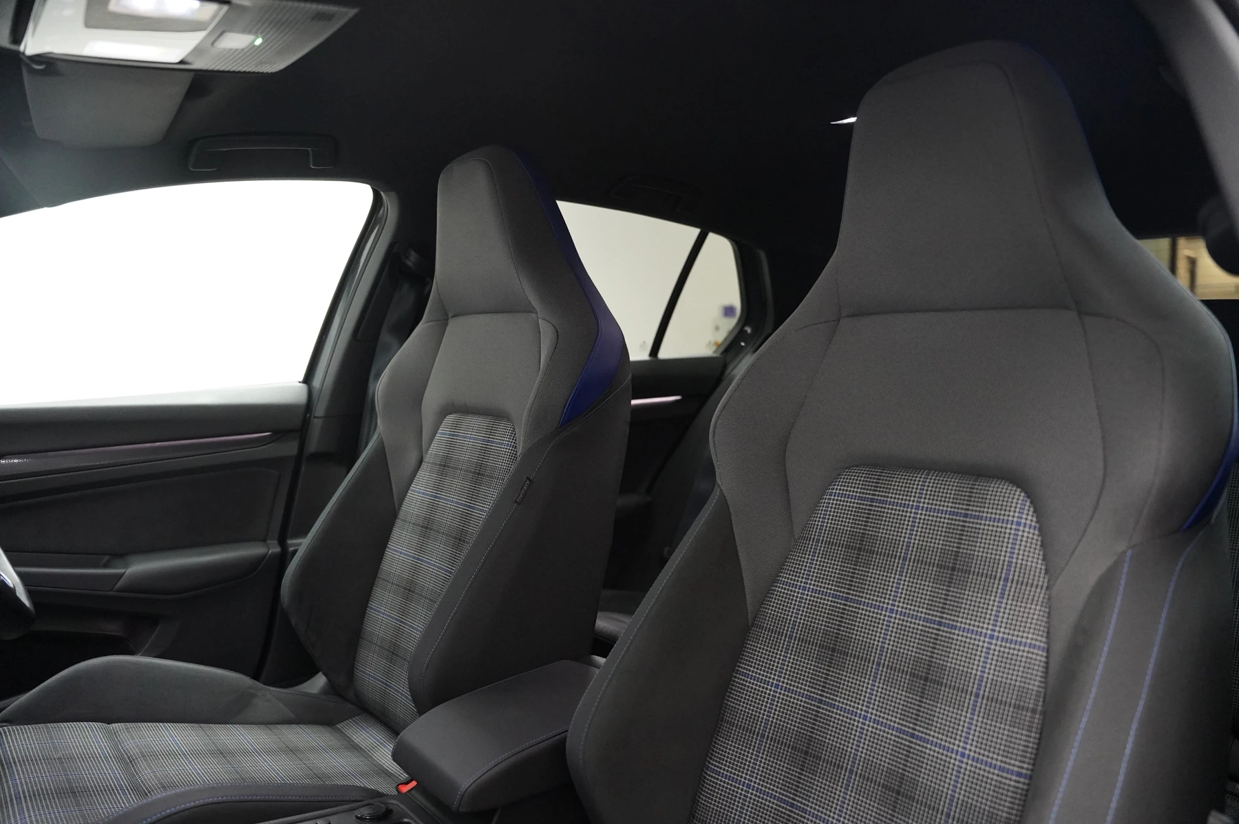 Volkswagen-Golf-image-25