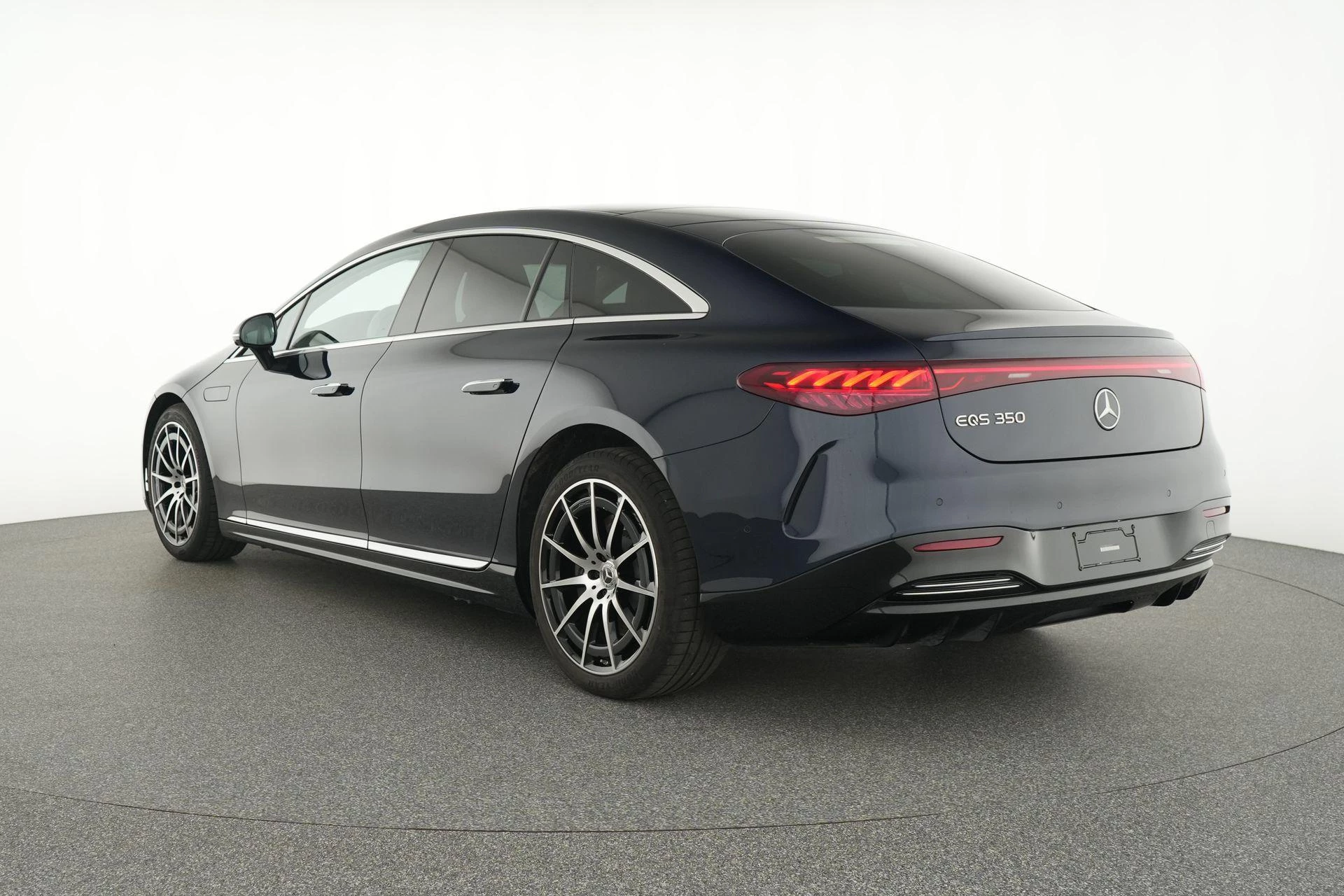 Mercedes-Benz-EQS-image-2