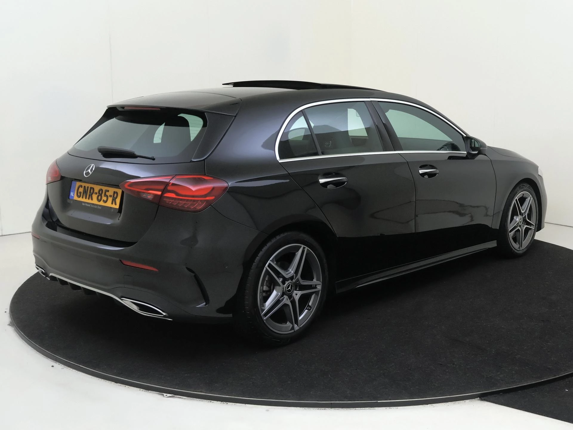 Mercedes-Benz-A-Klasse-image-3