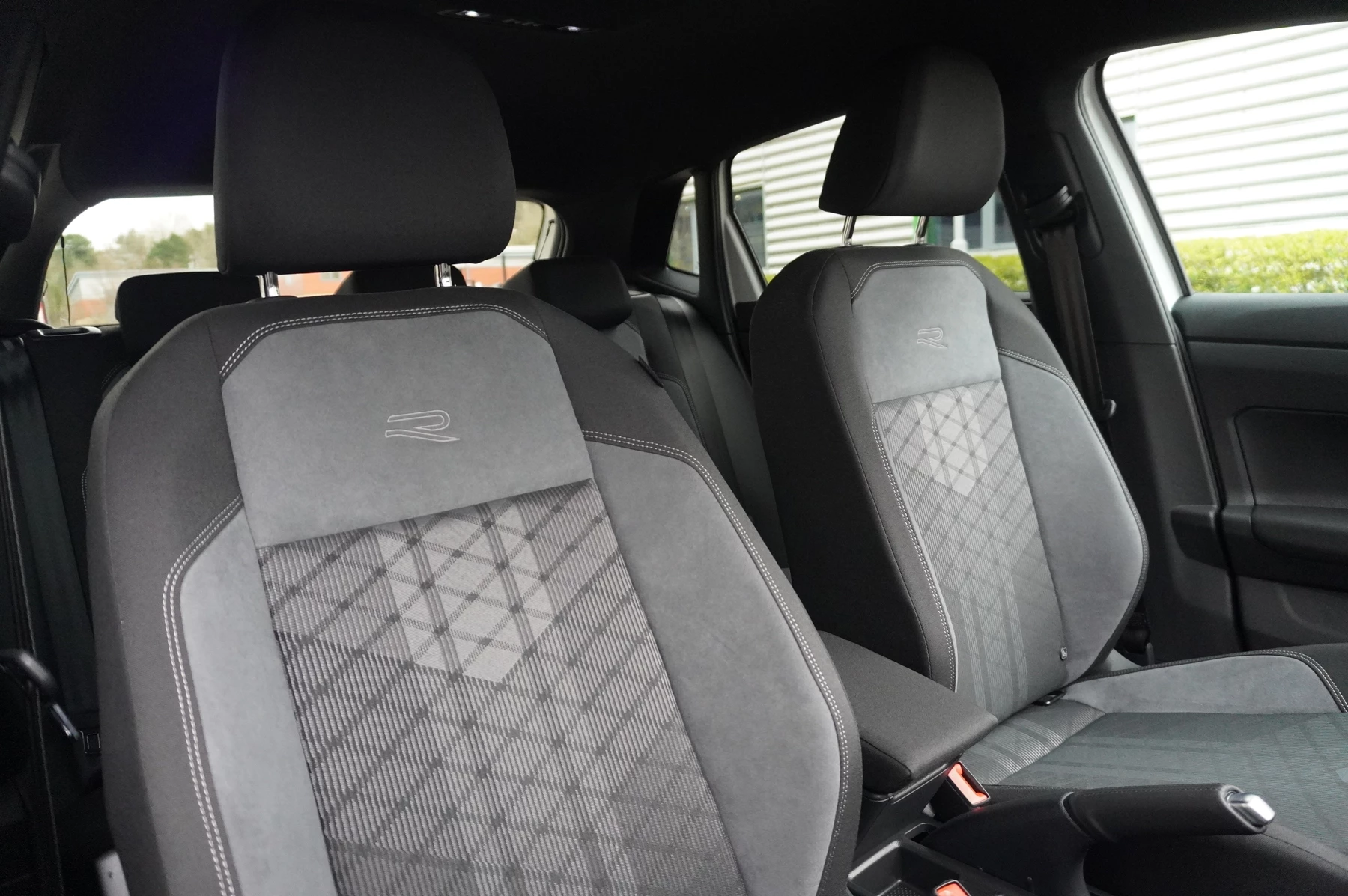Volkswagen-Polo-image-8