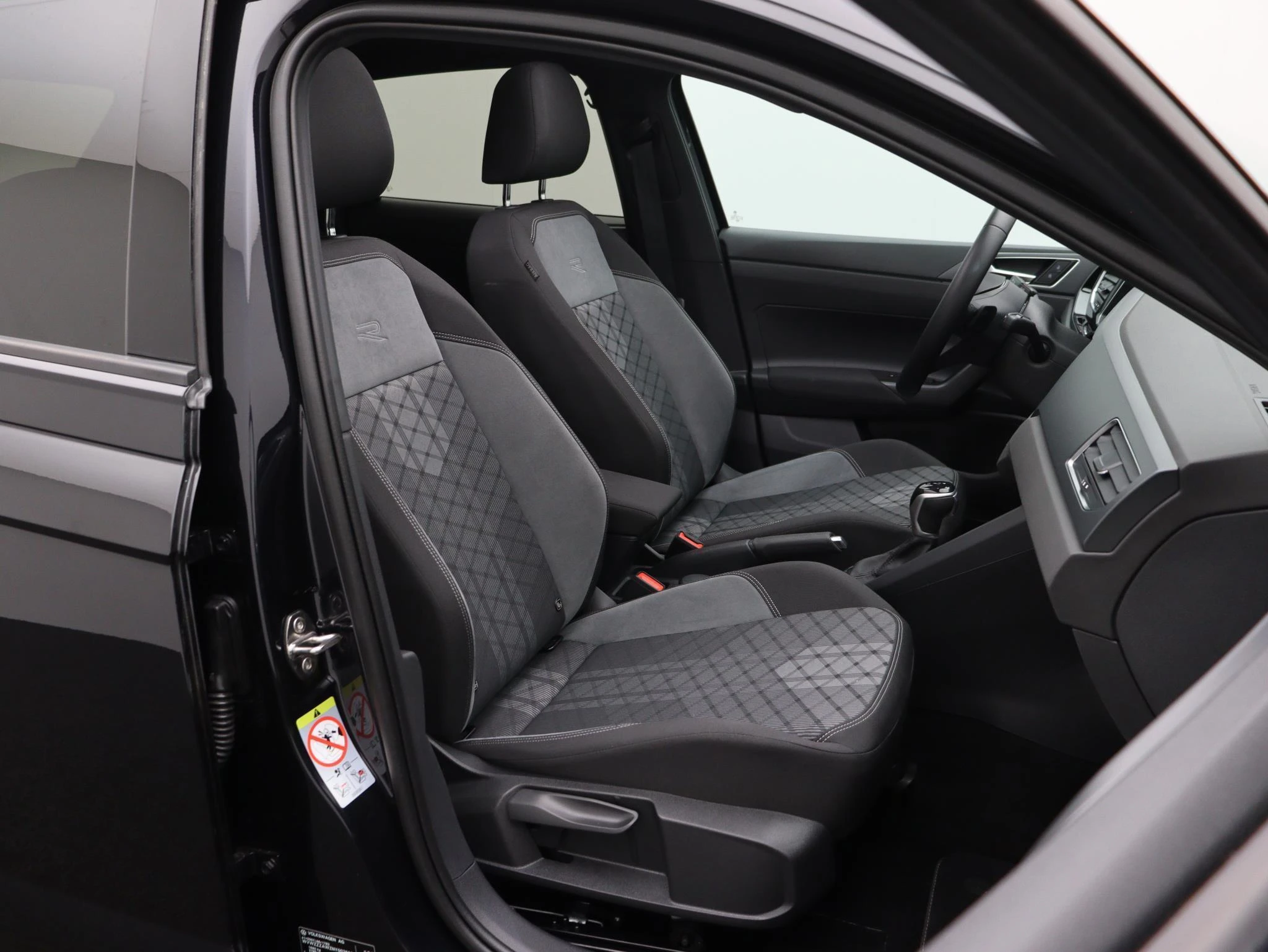 Volkswagen-Polo-image-34
