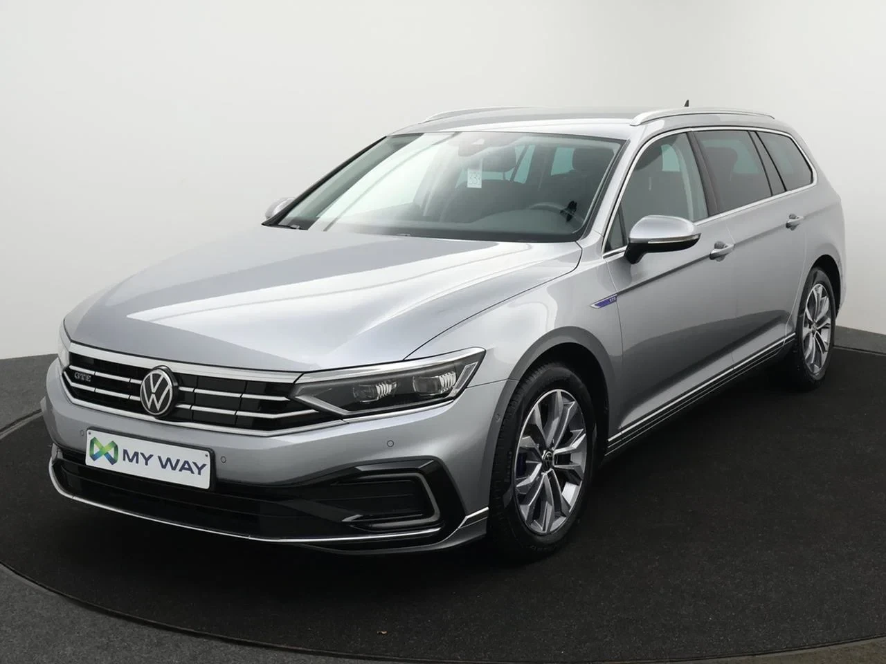 Volkswagen-Passat-image-0
