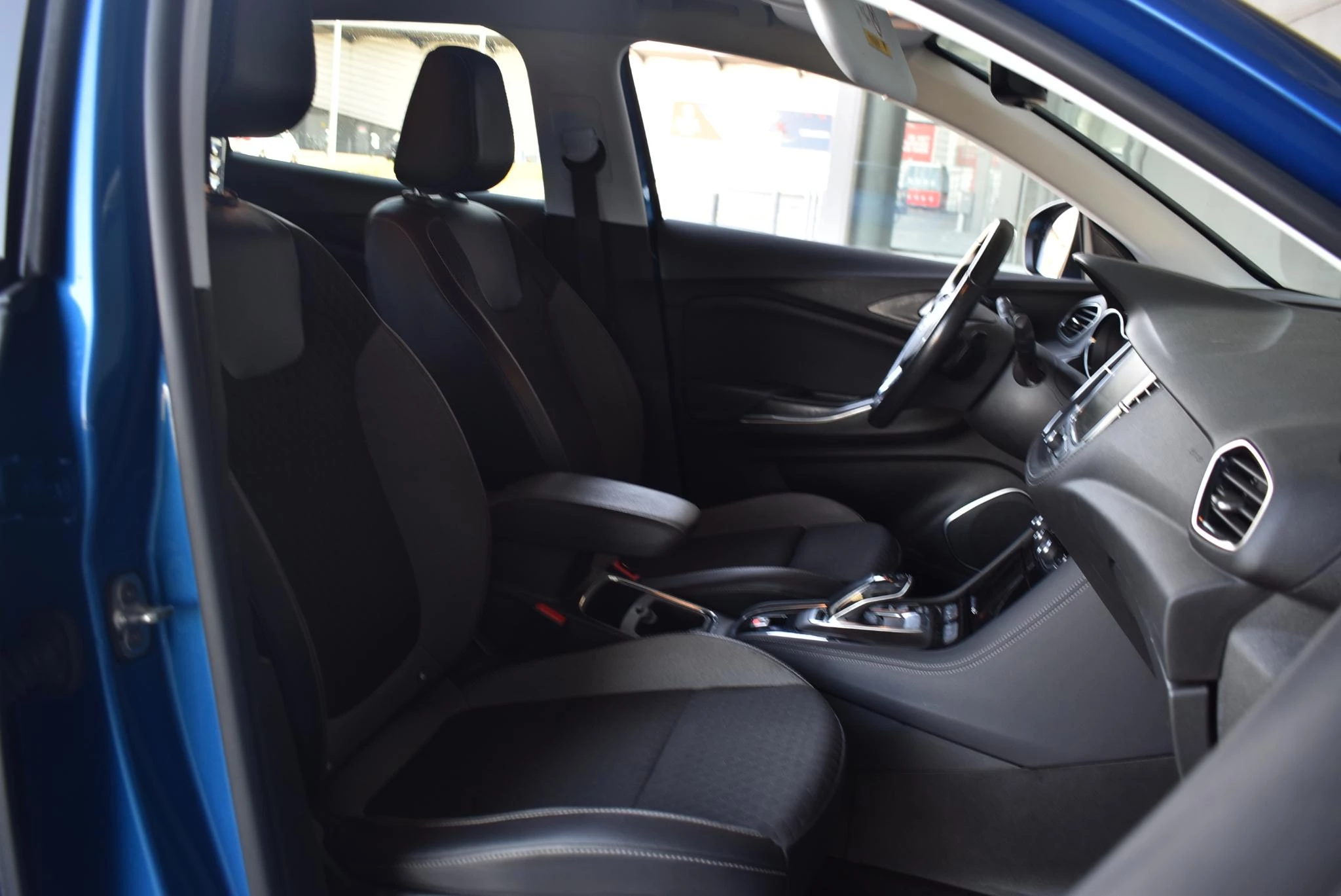 Opel Grandland X 1.6 Turbo Hybrid4 Business Executive
