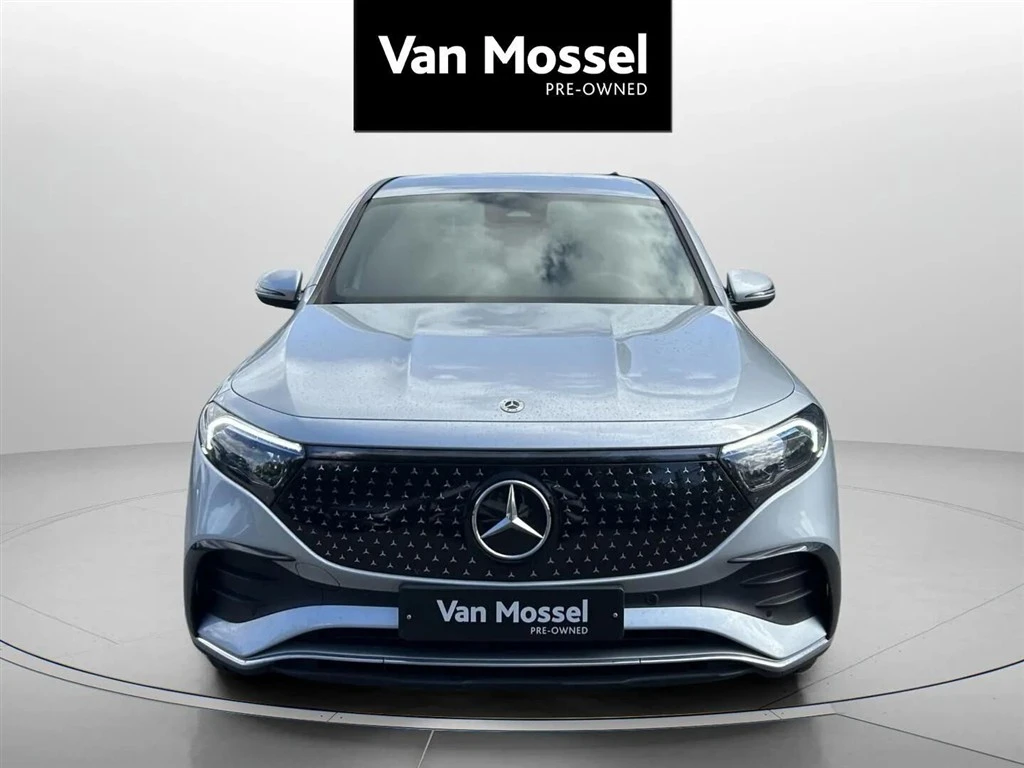Mercedes-Benz-EQB-image-1