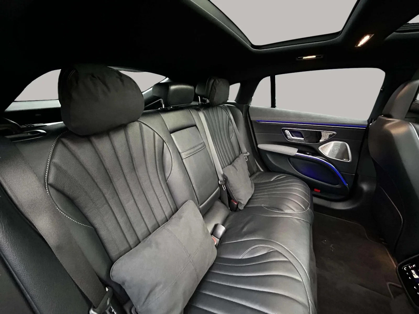 Mercedes-Benz-EQS-image-13