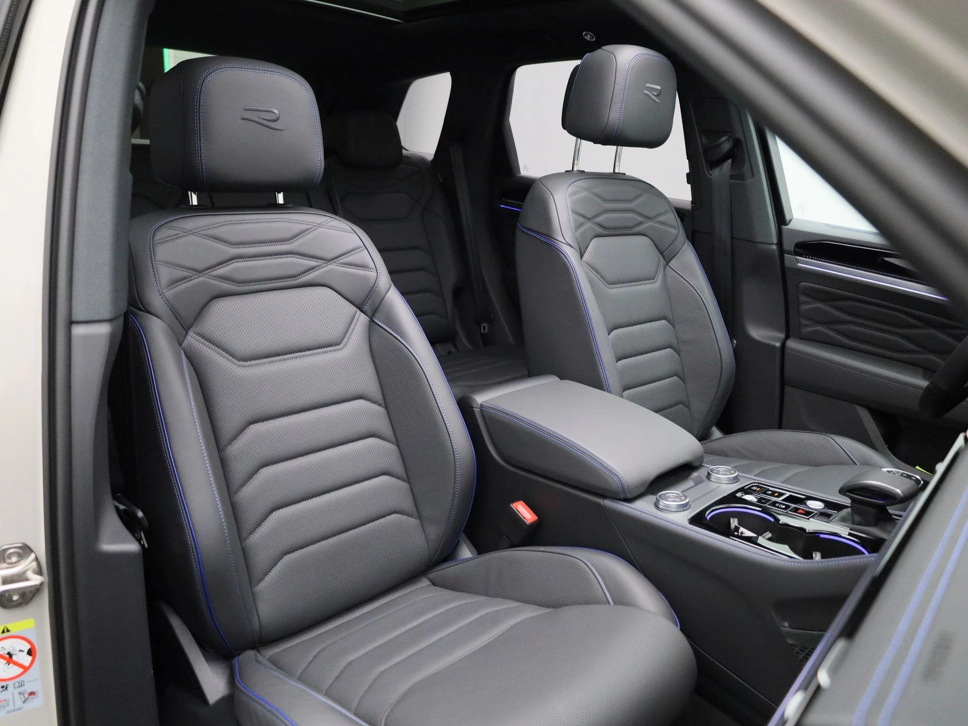 Volkswagen-Touareg-image-56