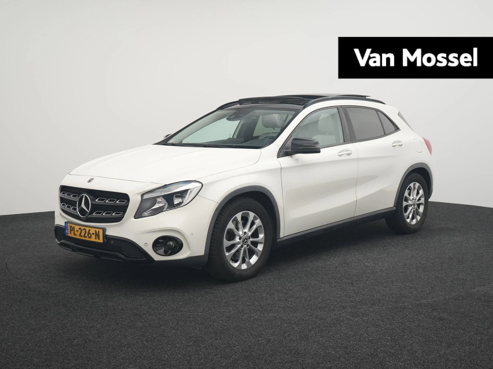 Mercedes-Benz-GLA-image-0