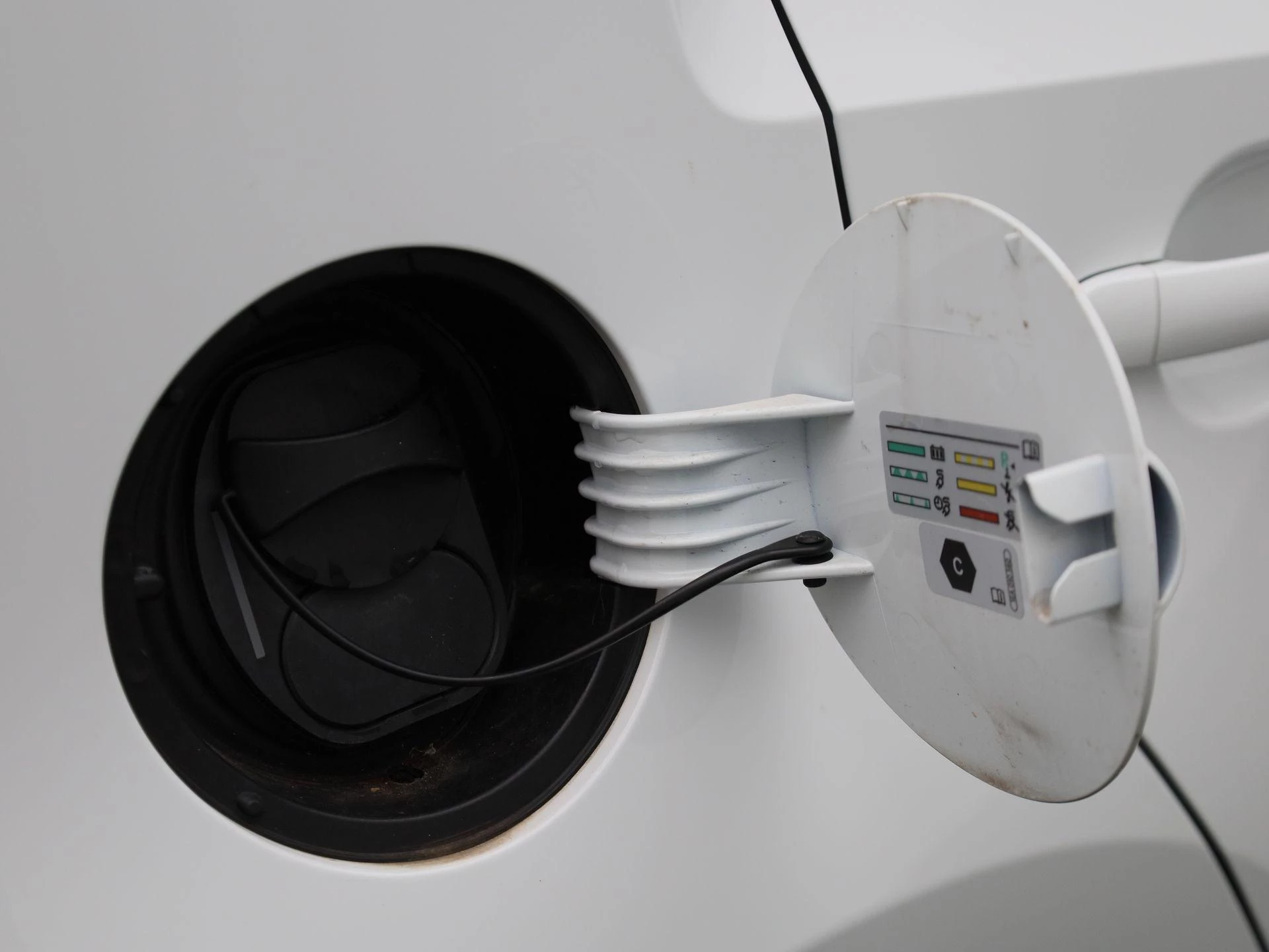 Volkswagen-e-up!-image-32