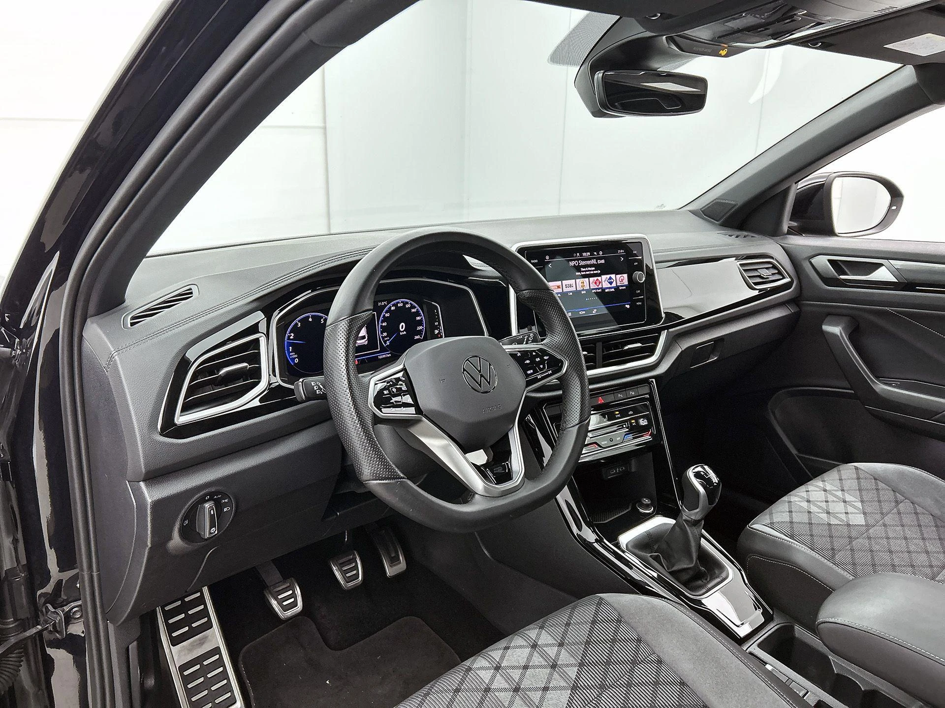 Volkswagen T-Roc 1.0 TSI R-Line | 110 PK |