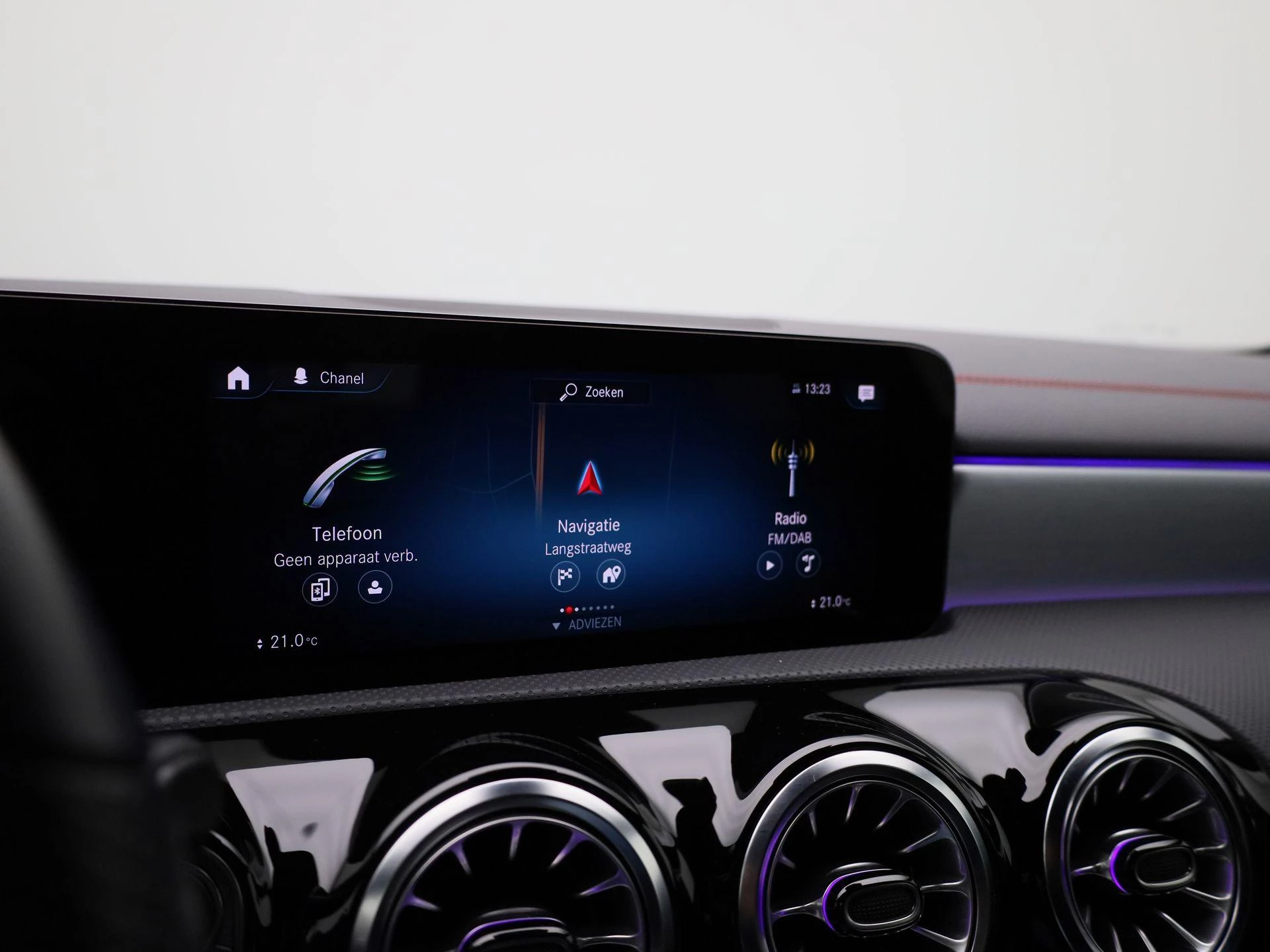 Mercedes-Benz-CLA-image-14