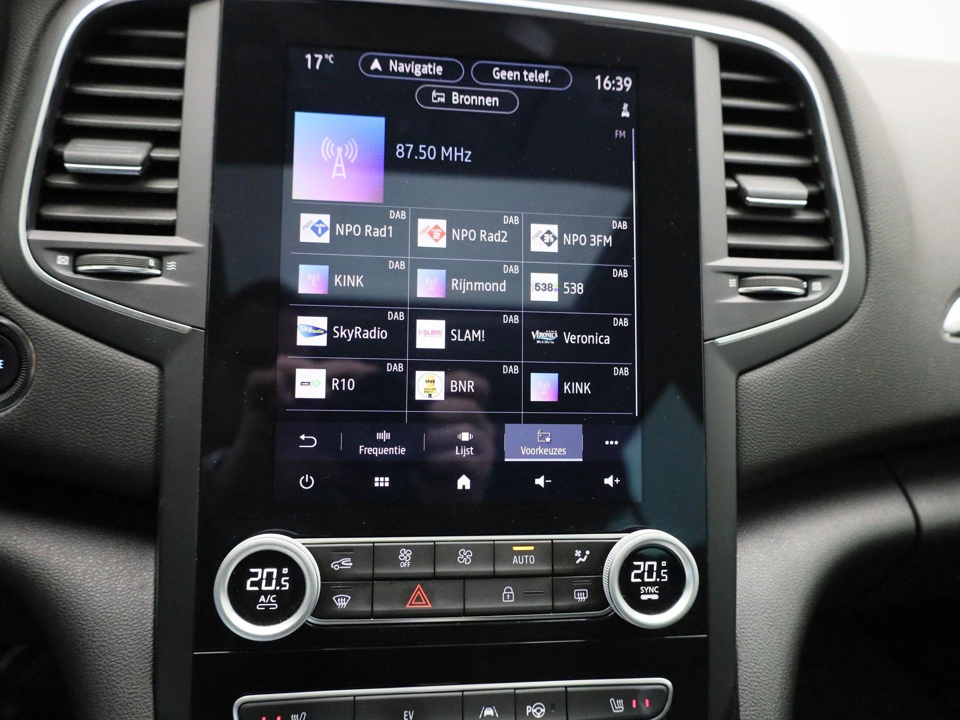 Renault-Megane E-Tech-image-28