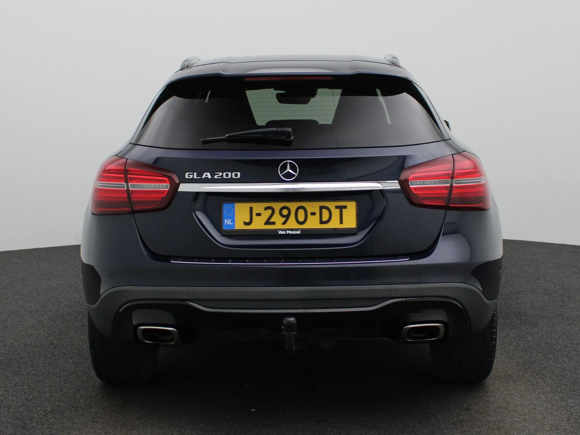 Mercedes-Benz-GLA-image-4