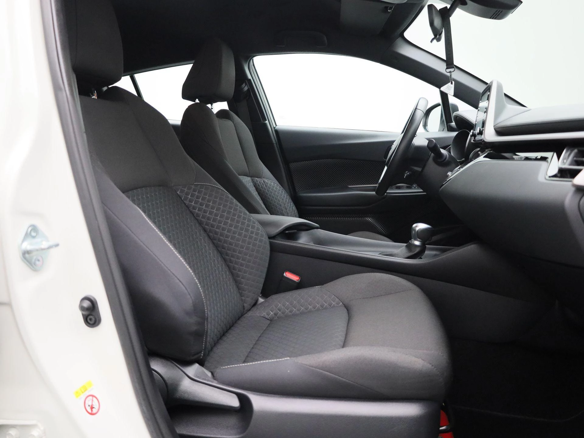 Toyota-C-HR-image-30